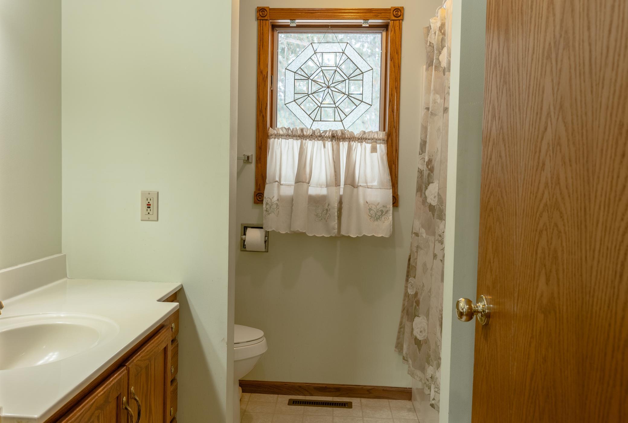 1998 single family home for sale at 608 Forest View Avenue in Park Rapids, MN — 3 bed, 2 bath (photo 19 of 46)