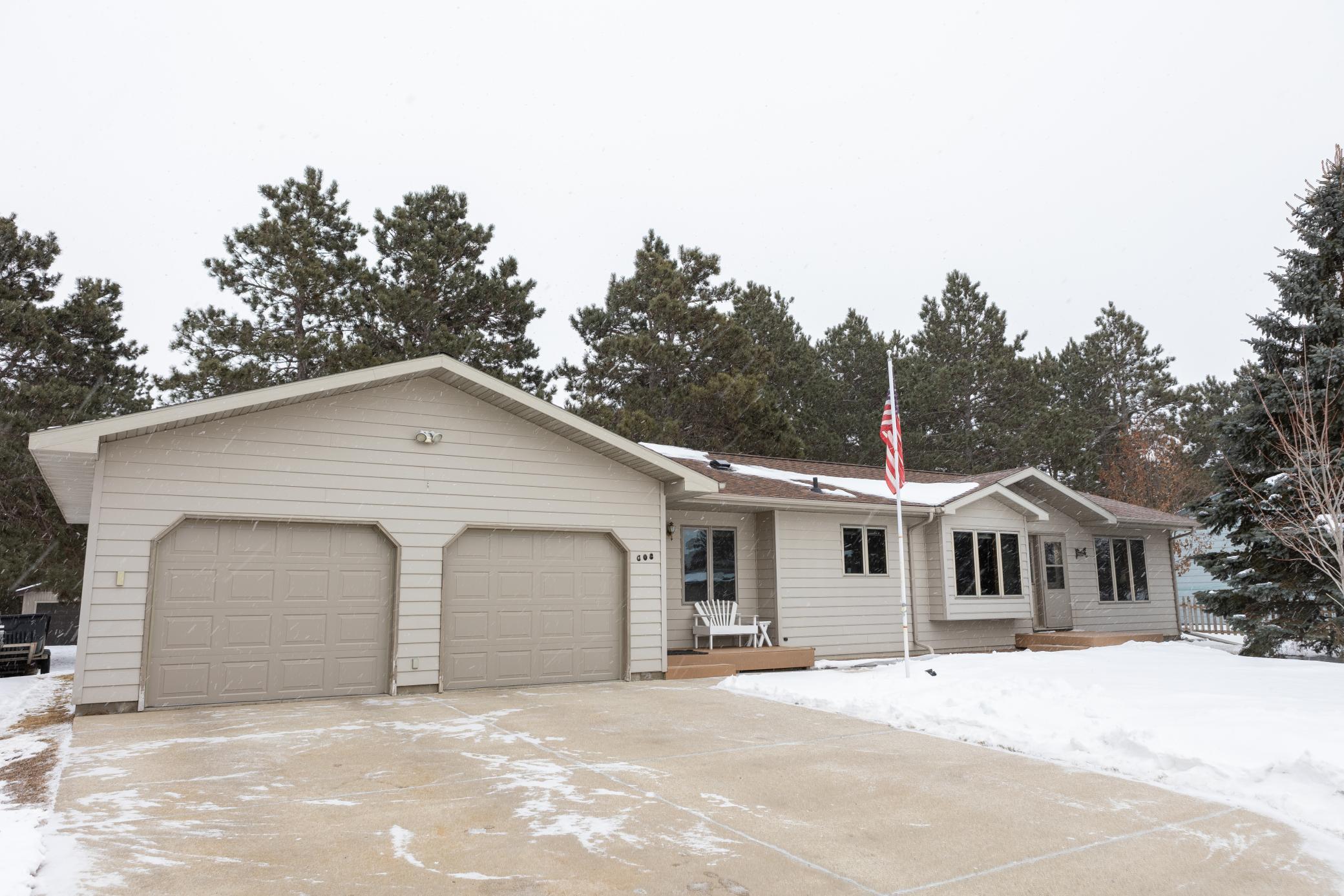 1998 single family home for sale at 608 Forest View Avenue in Park Rapids, MN — 3 bed, 2 bath (photo 5 of 46)