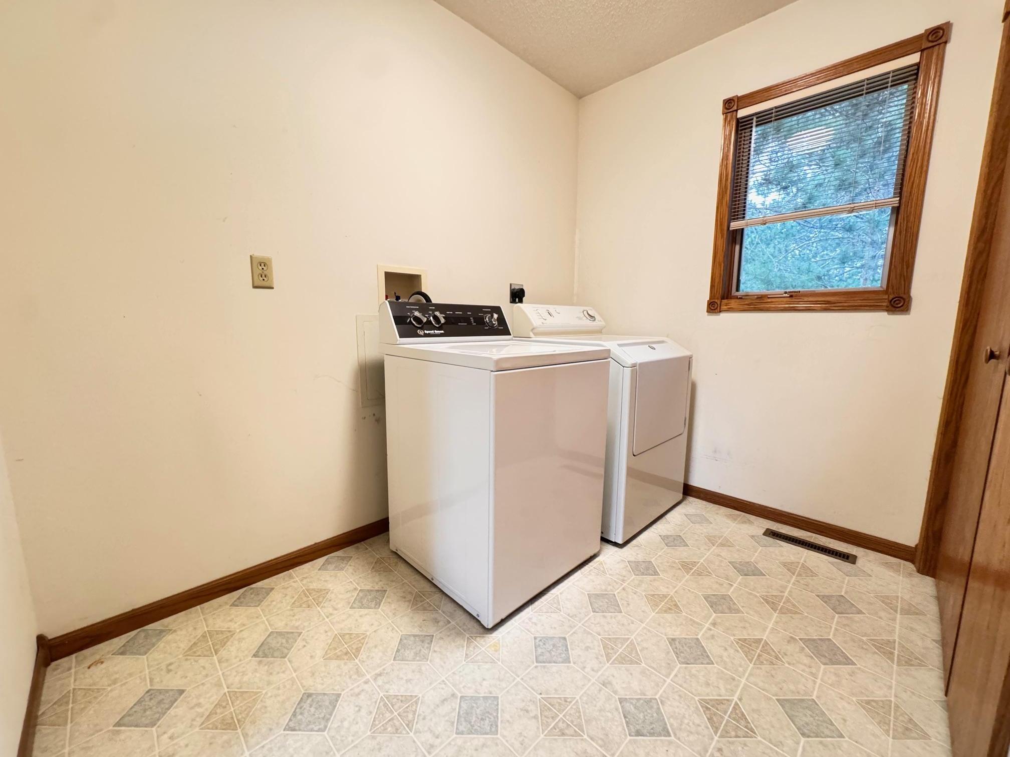 1998 single family home for sale at 608 Forest View Avenue in Park Rapids, MN — 3 bed, 2 bath (photo 12 of 45)