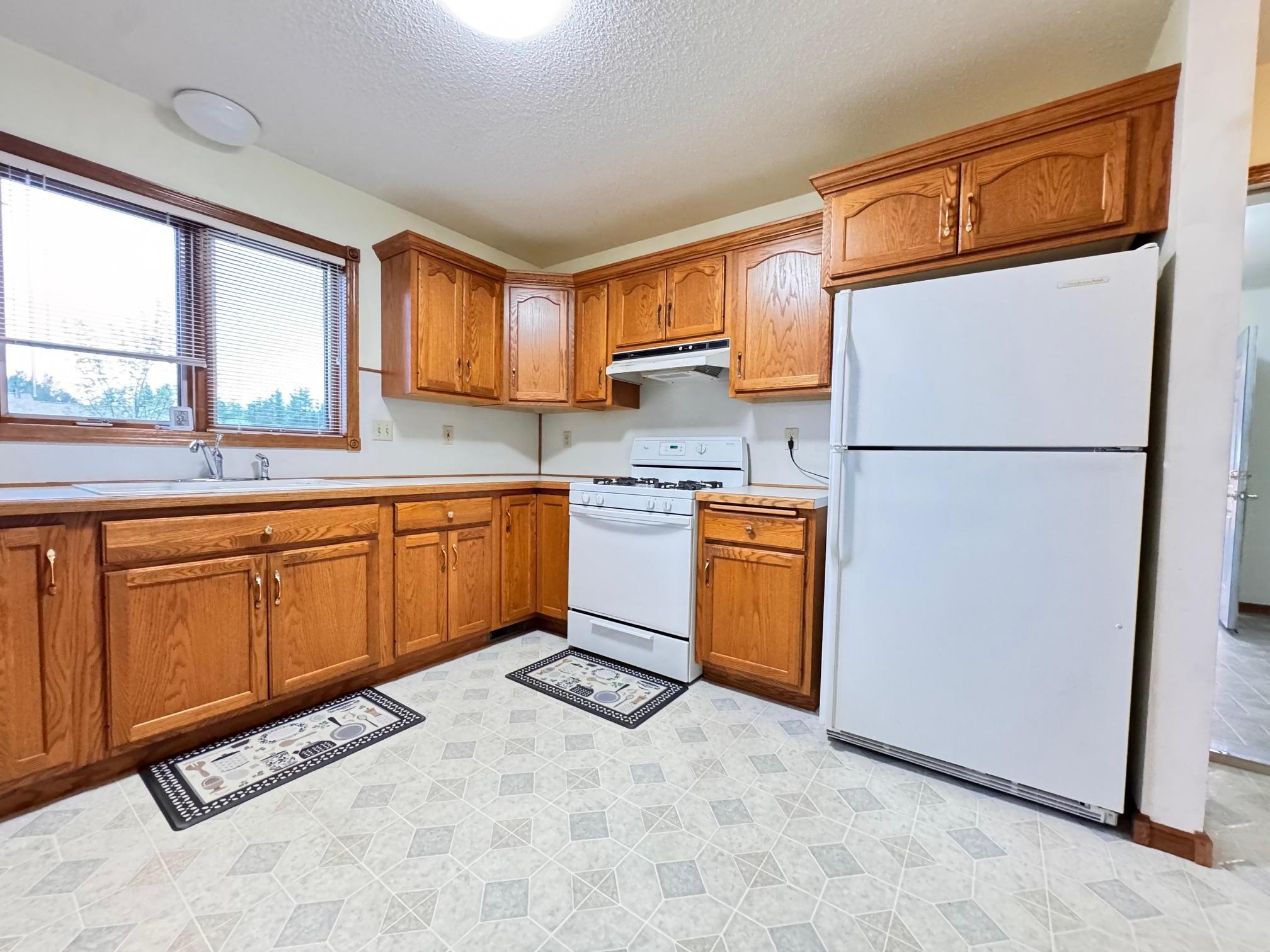 1998 single family home for sale at 608 Forest View Avenue in Park Rapids, MN — 3 bed, 2 bath (photo 3 of 45)