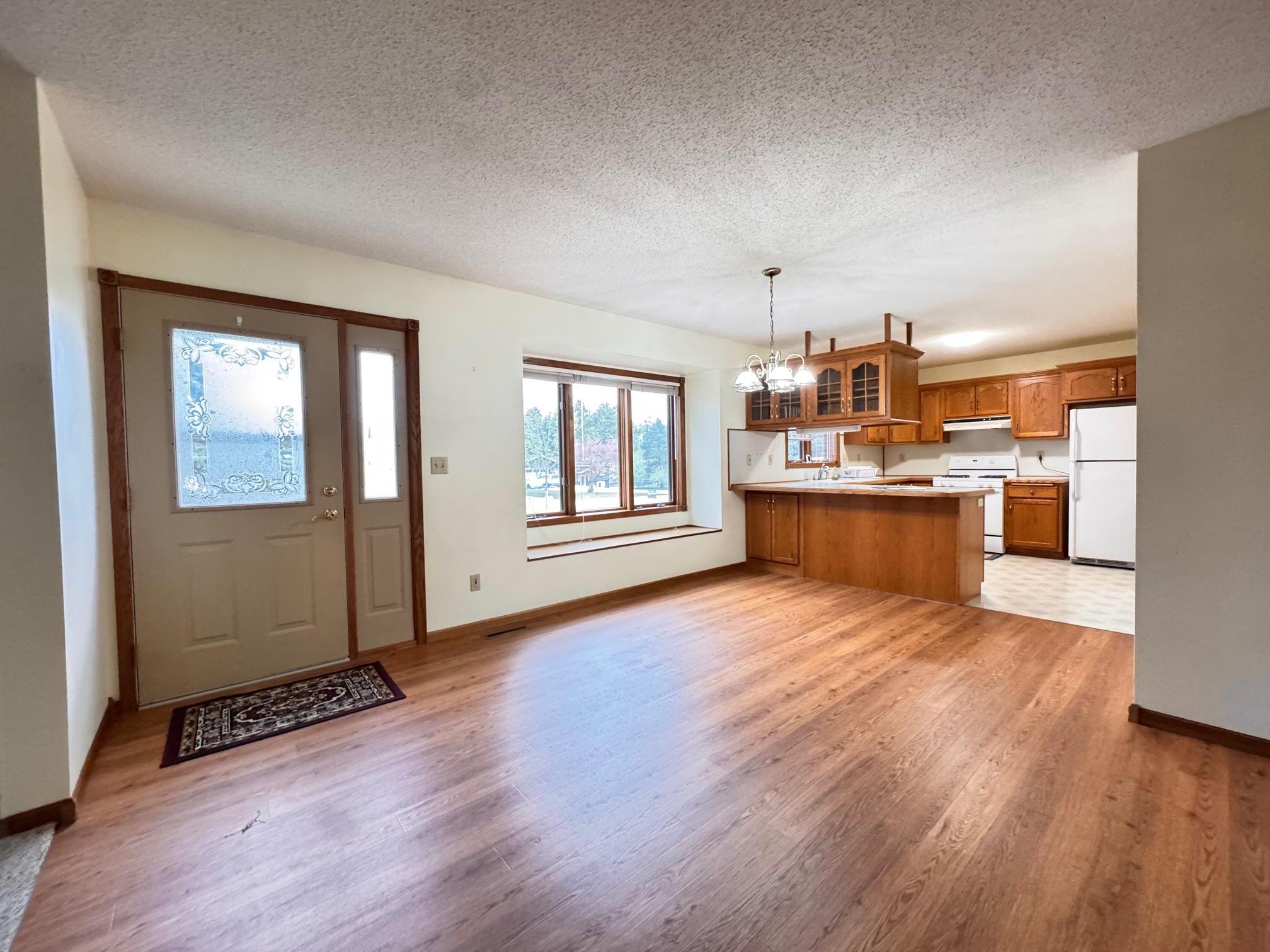 1998 single family home for sale at 608 Forest View Avenue in Park Rapids, MN — 3 bed, 2 bath (photo 6 of 45)