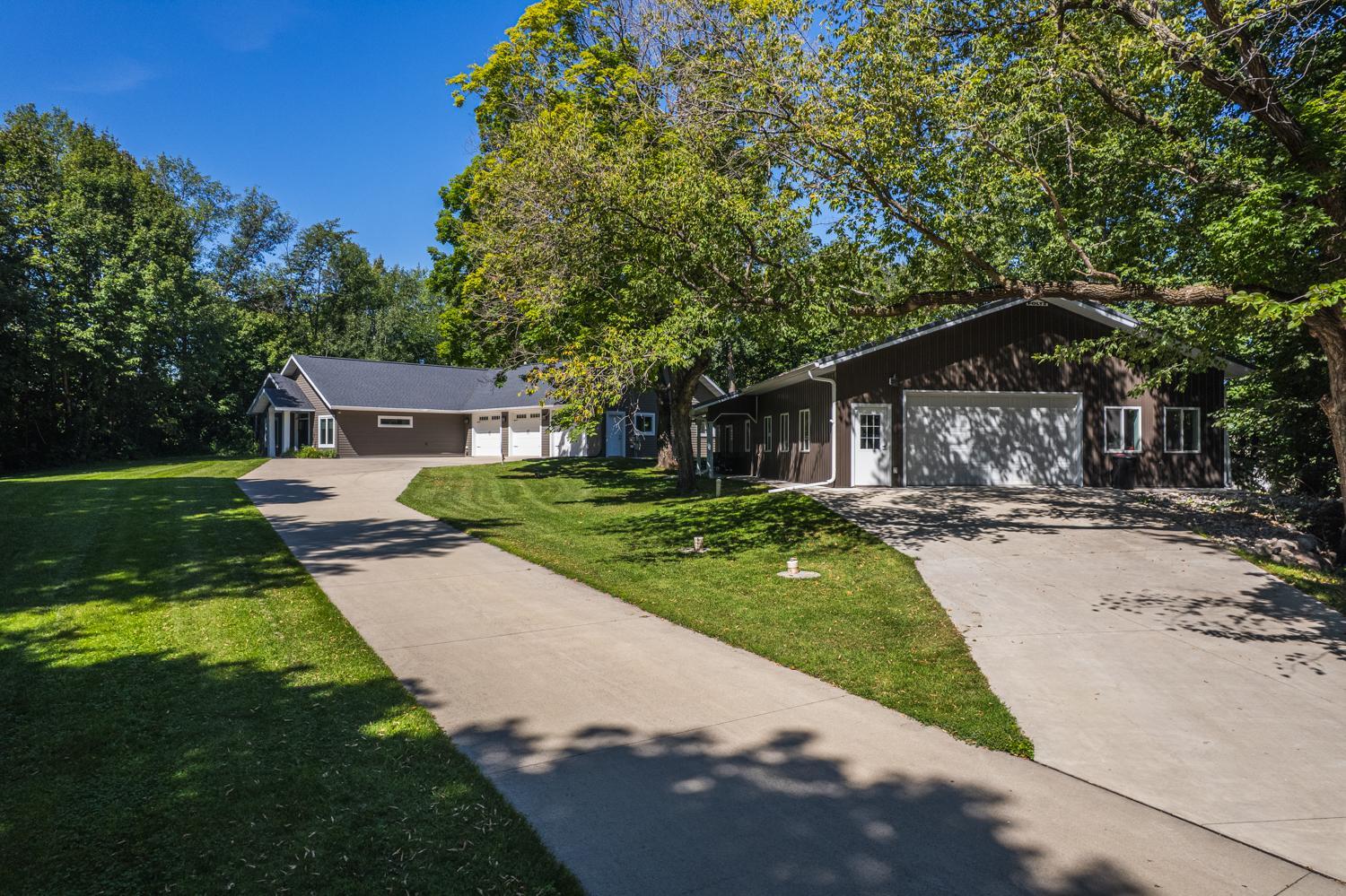 2013 single family home for sale at 25379 Deerpath Loop in Pelican Rapids, MN — 5 bed, 3 bath (photo 2 of 45)