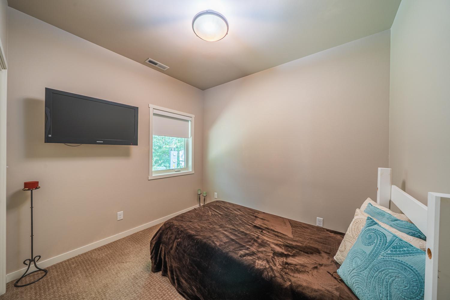 2013 single family home for sale at 25379 Deerpath Loop in Pelican Rapids, MN — 5 bed, 3 bath (photo 12 of 45)