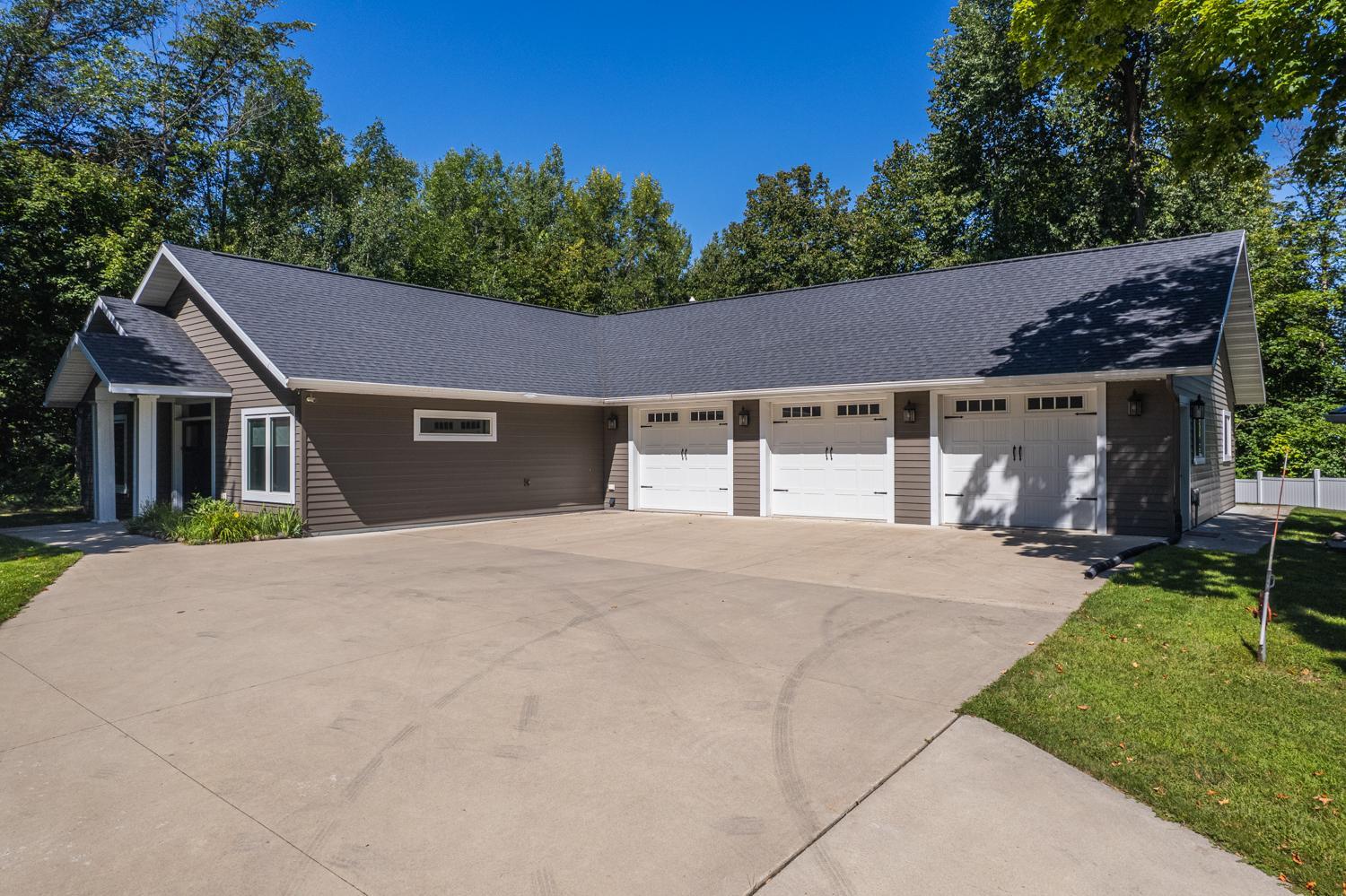 2013 single family home for sale at 25379 Deerpath Loop in Pelican Rapids, MN — 5 bed, 3 bath (photo 34 of 45)
