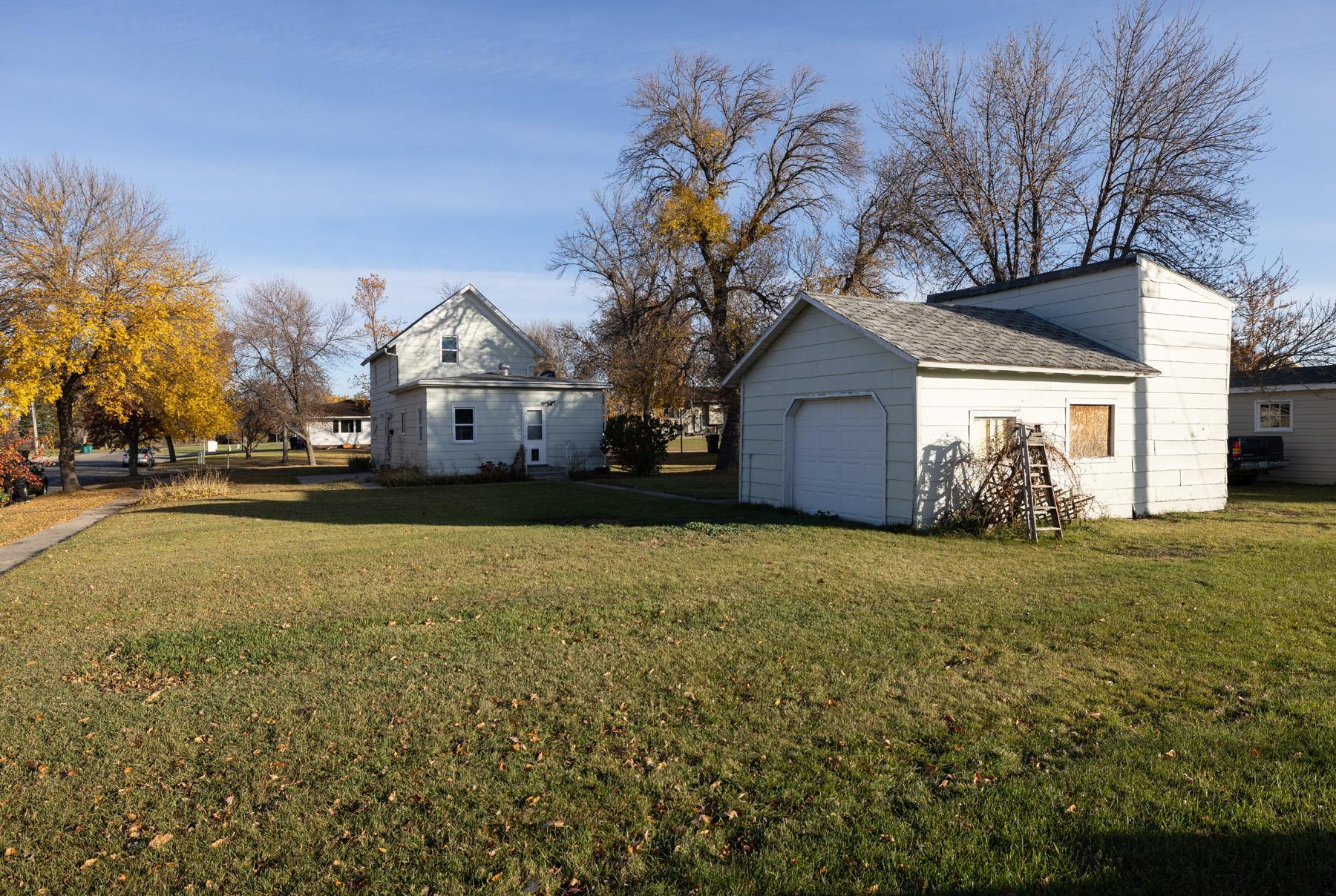 222 6th Street NE, Hillsboro ND 58045 - Photo 27 of 29