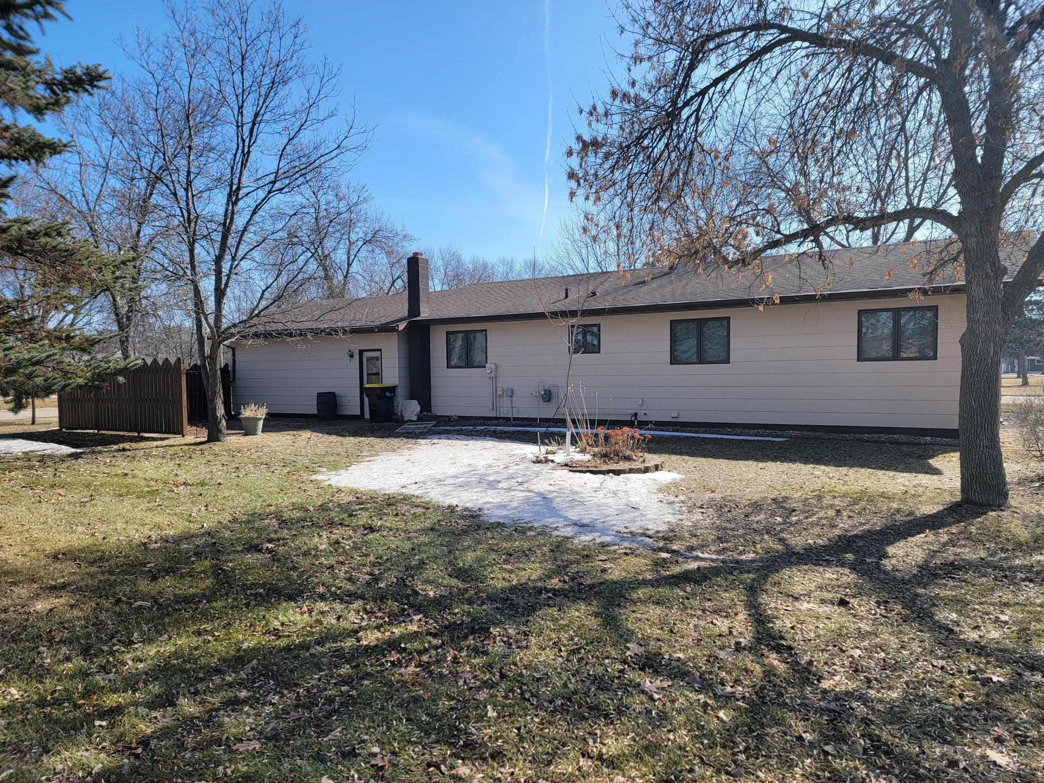 1969 single family home for sale at 612 5th Avenue SW in Perham, MN — 4 bed, 2 bath (photo 4 of 21)