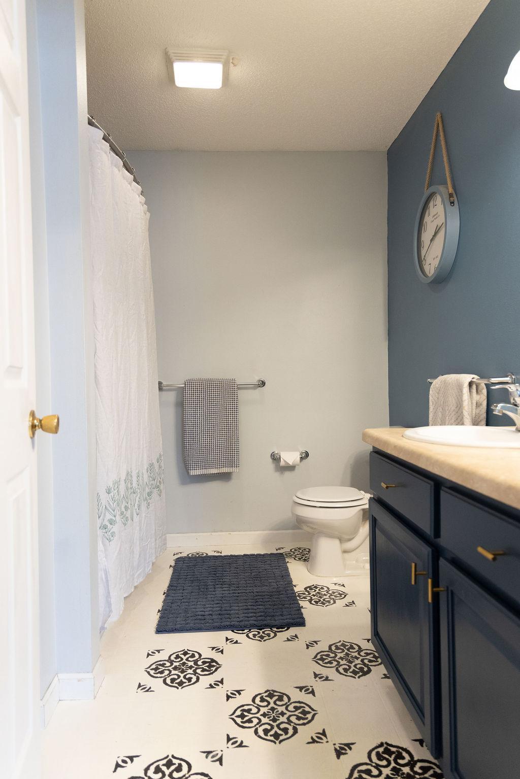 2010 single family home for sale at 220 W Hill Street in Vergas, MN — 4 bed, 2 bath (photo 14 of 27)