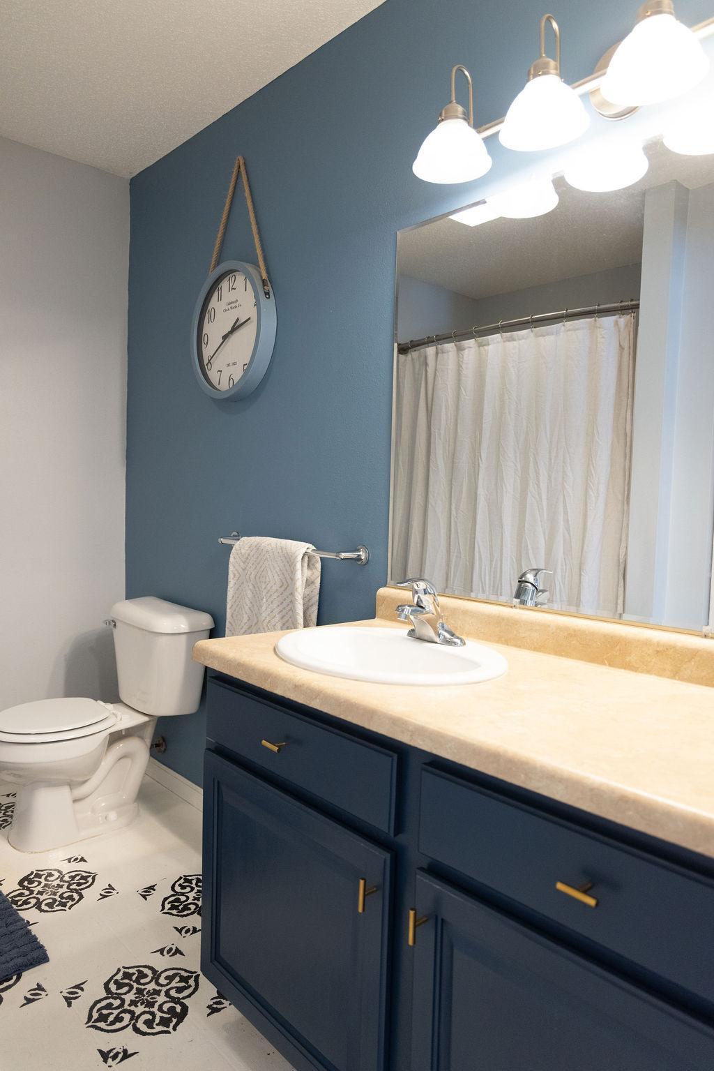 2010 single family home for sale at 220 W Hill Street in Vergas, MN — 4 bed, 2 bath (photo 15 of 27)