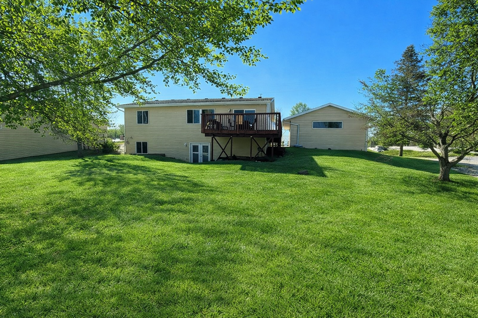 2010 single family home for sale at 220 W Hill Street in Vergas, MN — 4 bed, 2 bath (photo 26 of 27)