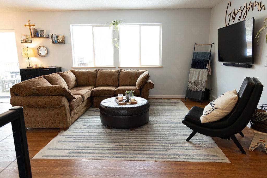 2010 single family home for sale at 220 W Hill Street in Vergas, MN — 4 bed, 2 bath (photo 4 of 27)