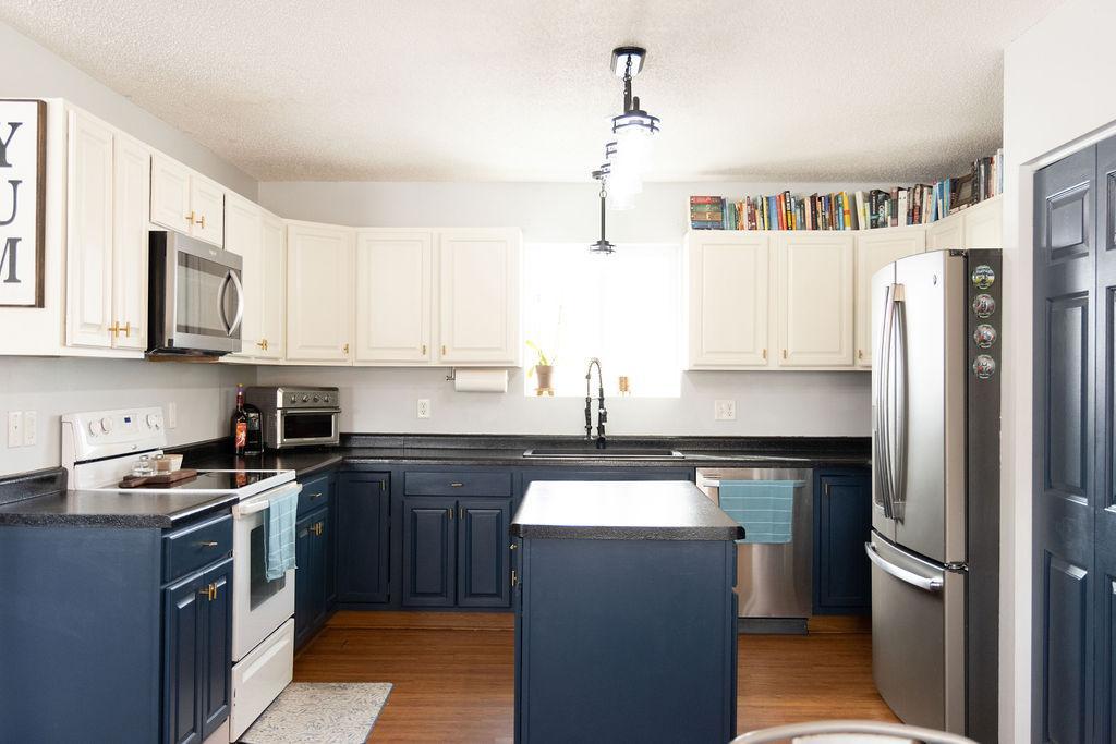 2010 single family home for sale at 220 W Hill Street in Vergas, MN — 4 bed, 2 bath (photo 7 of 27)