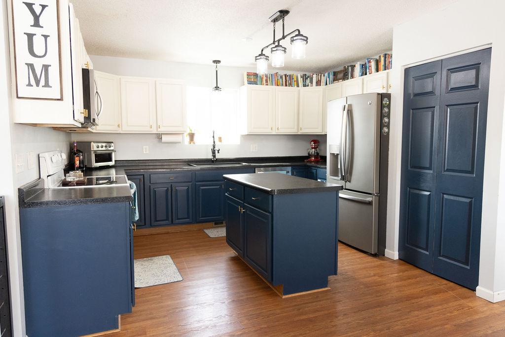 2010 single family home for sale at 220 W Hill Street in Vergas, MN — 4 bed, 2 bath (photo 8 of 27)