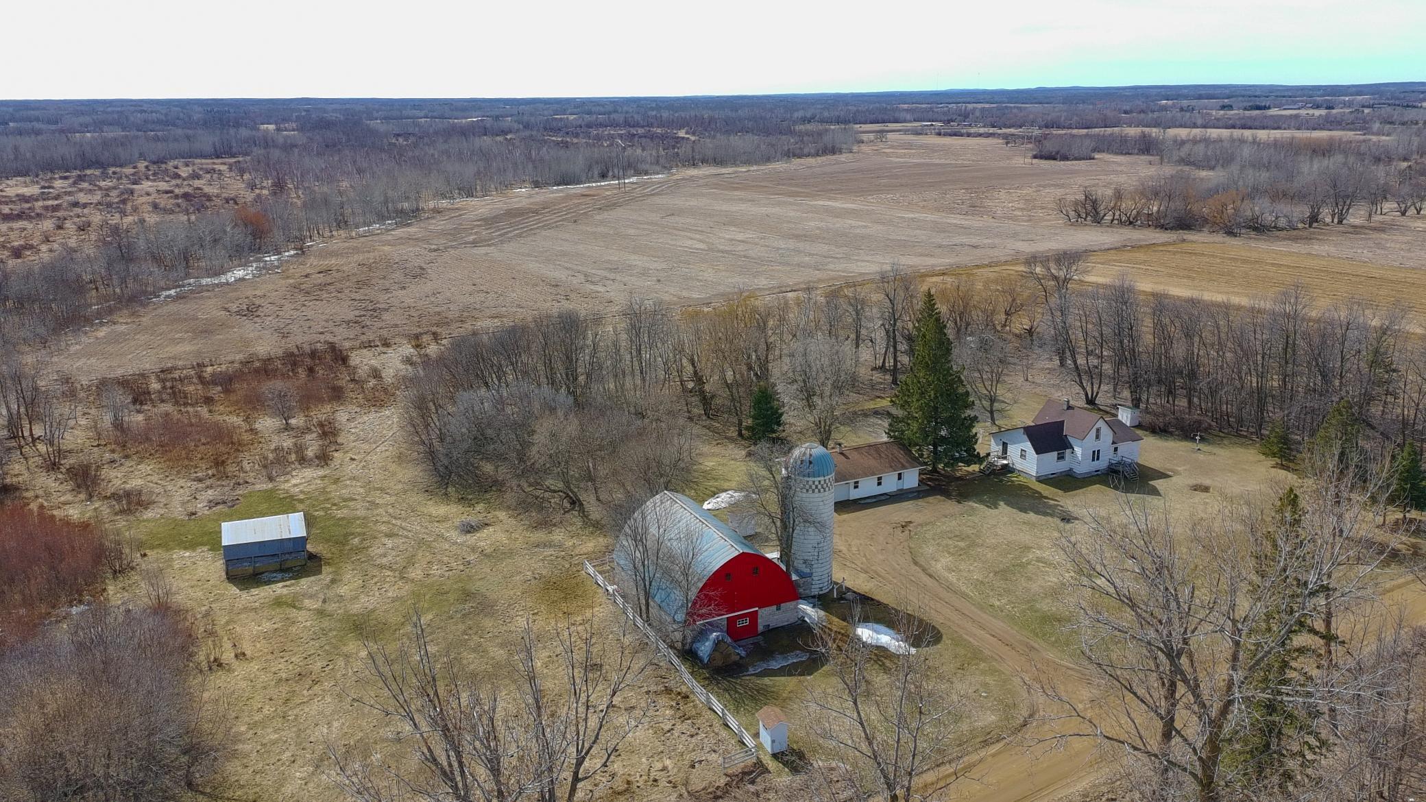 1940 single family home for sale at 58644 280th Street in Deer Creek, MN — 2 bed, 1 bath (photo 4 of 56)