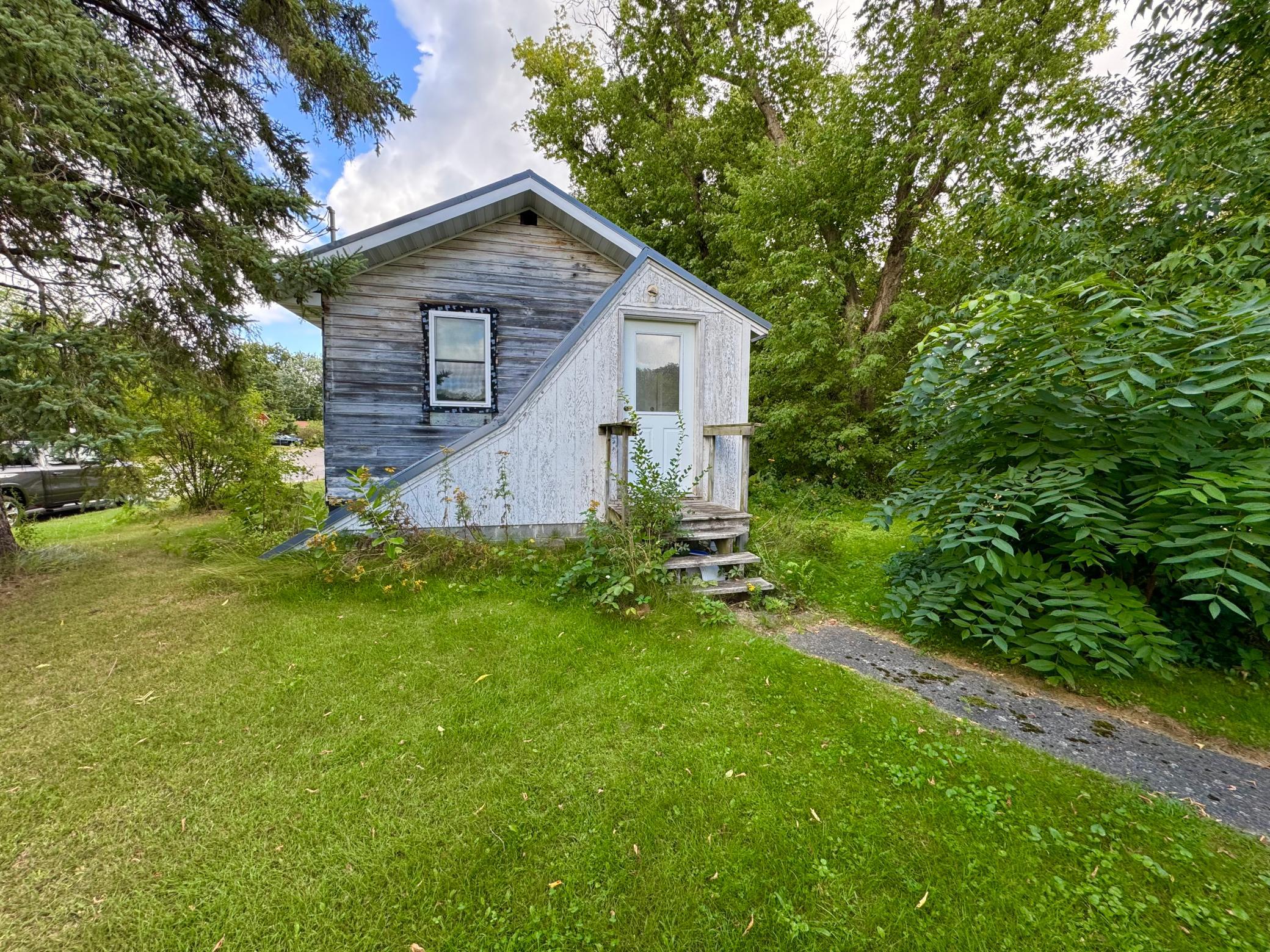 1910 single family home for sale at 729 NW 3rd Avenue in Grand Rapids, MN — 1 bed, 2 bath (photo 2 of 5)