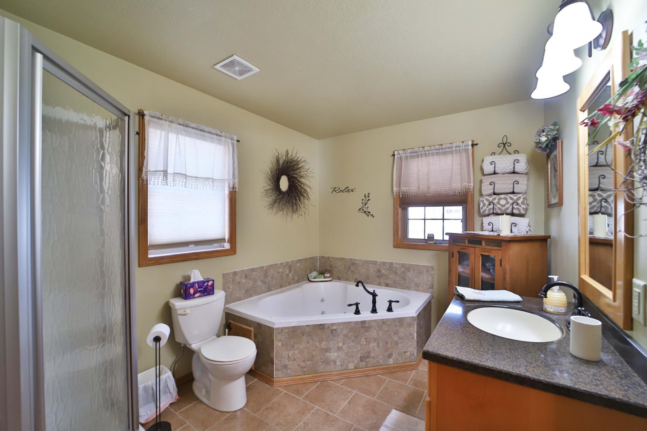 2011 single family home for sale at 8510 Laurel Anne Lane in Brainerd, MN — 2 bed, 2 bath (photo 14 of 39)