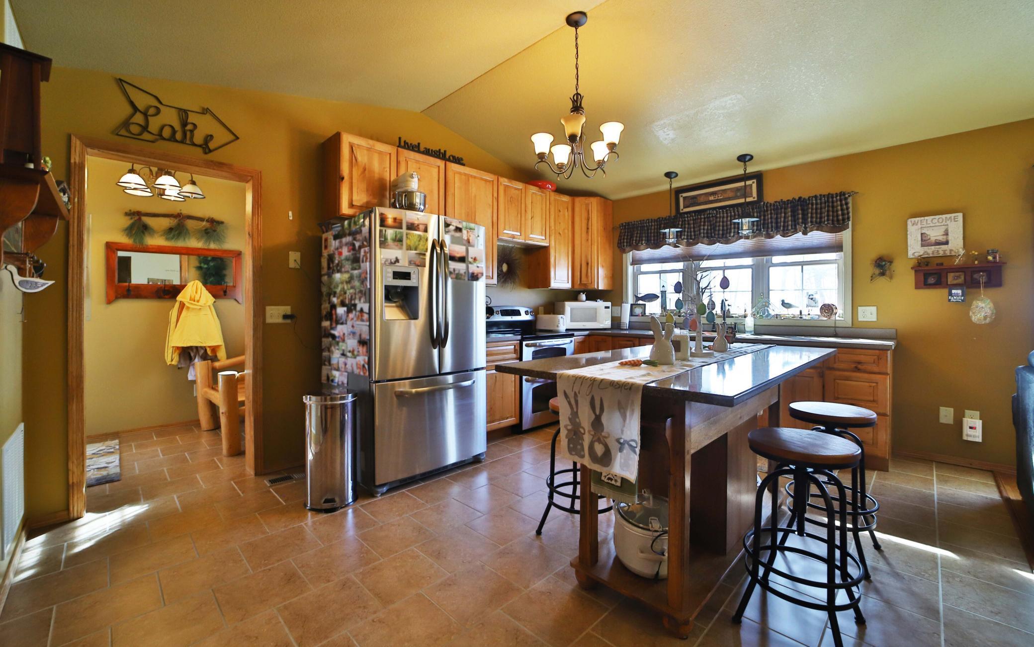 2011 single family home for sale at 8510 Laurel Anne Lane in Brainerd, MN — 2 bed, 2 bath (photo 4 of 39)