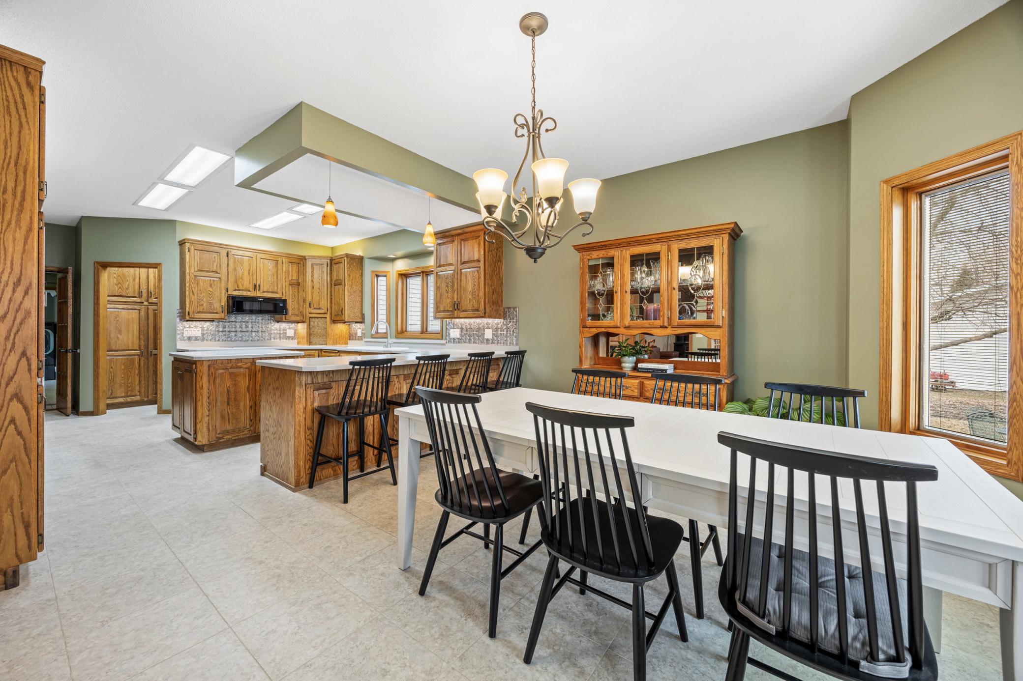 1992 single family home for sale at 412 DAISY Lane in Ada, MN — 5 bed, 4 bath (photo 14 of 43)