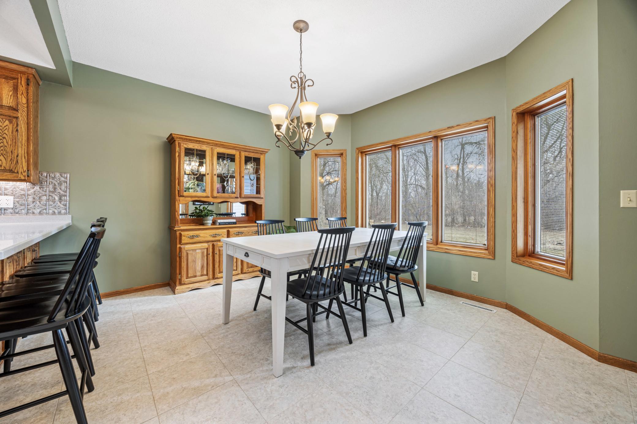 1992 single family home for sale at 412 DAISY Lane in Ada, MN — 5 bed, 4 bath (photo 15 of 43)