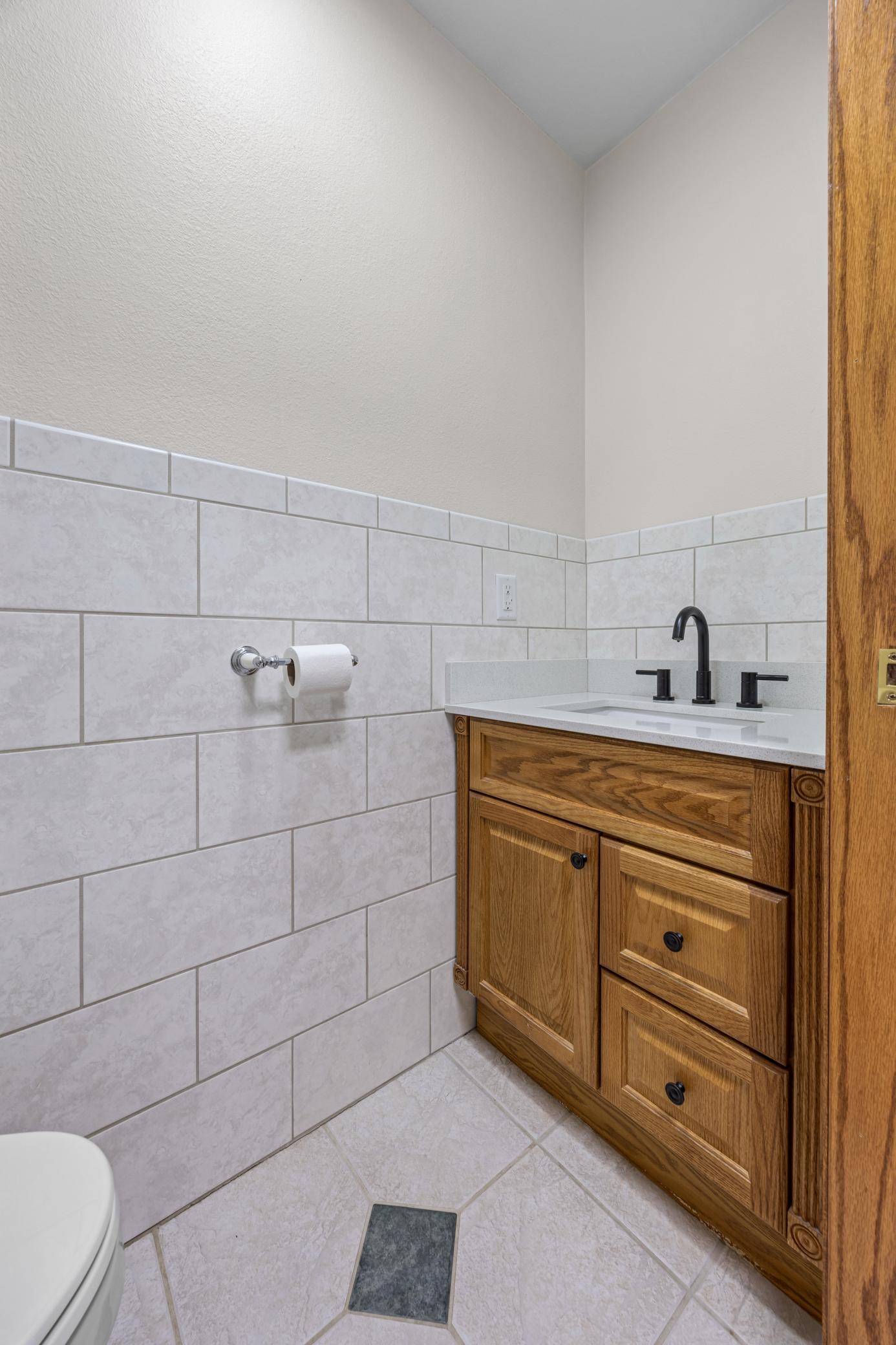 1992 single family home for sale at 412 DAISY Lane in Ada, MN — 5 bed, 4 bath (photo 20 of 43)