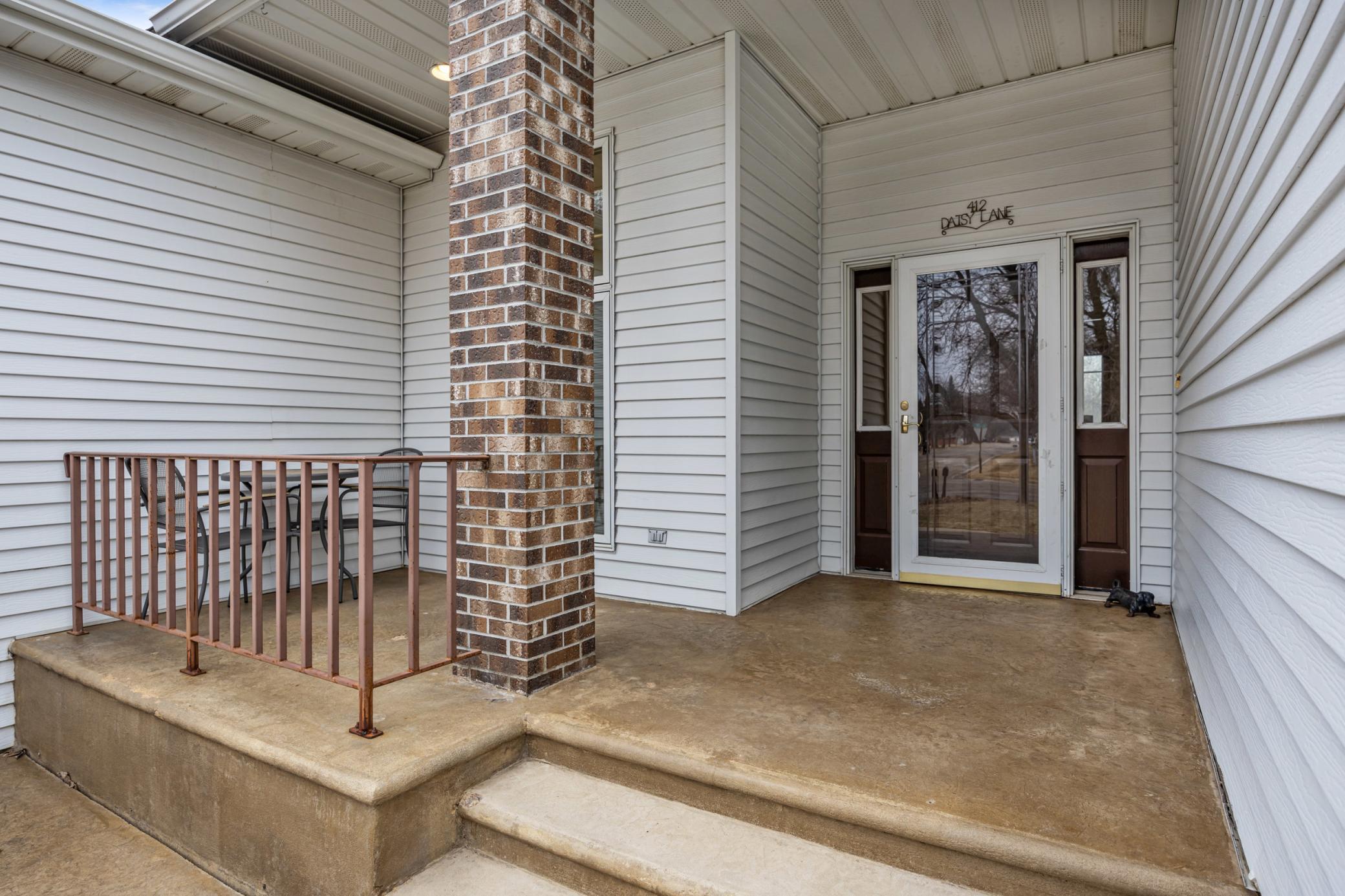 1992 single family home for sale at 412 DAISY Lane in Ada, MN — 5 bed, 4 bath (photo 3 of 43)