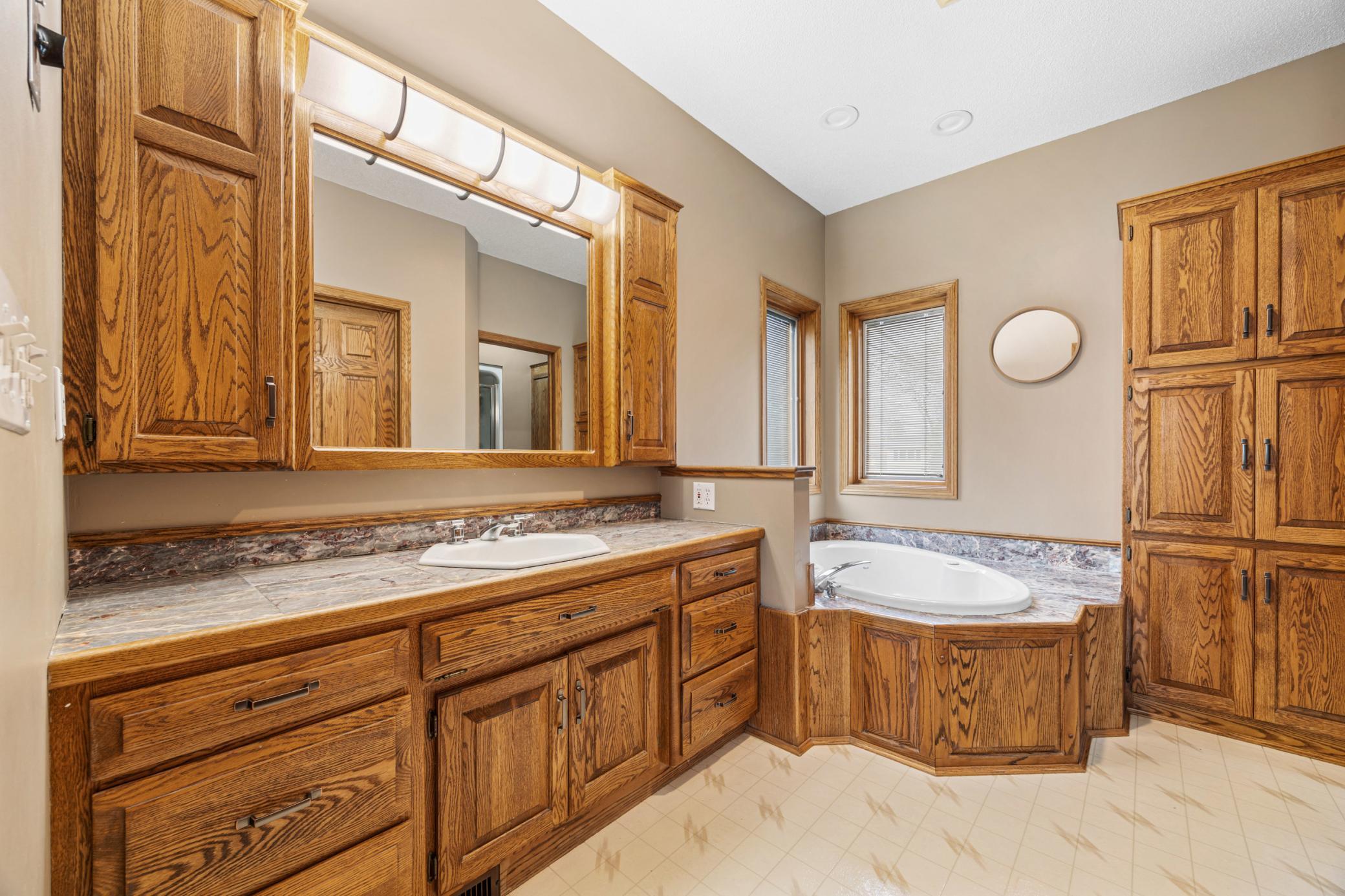 1992 single family home for sale at 412 DAISY Lane in Ada, MN — 5 bed, 4 bath (photo 23 of 43)