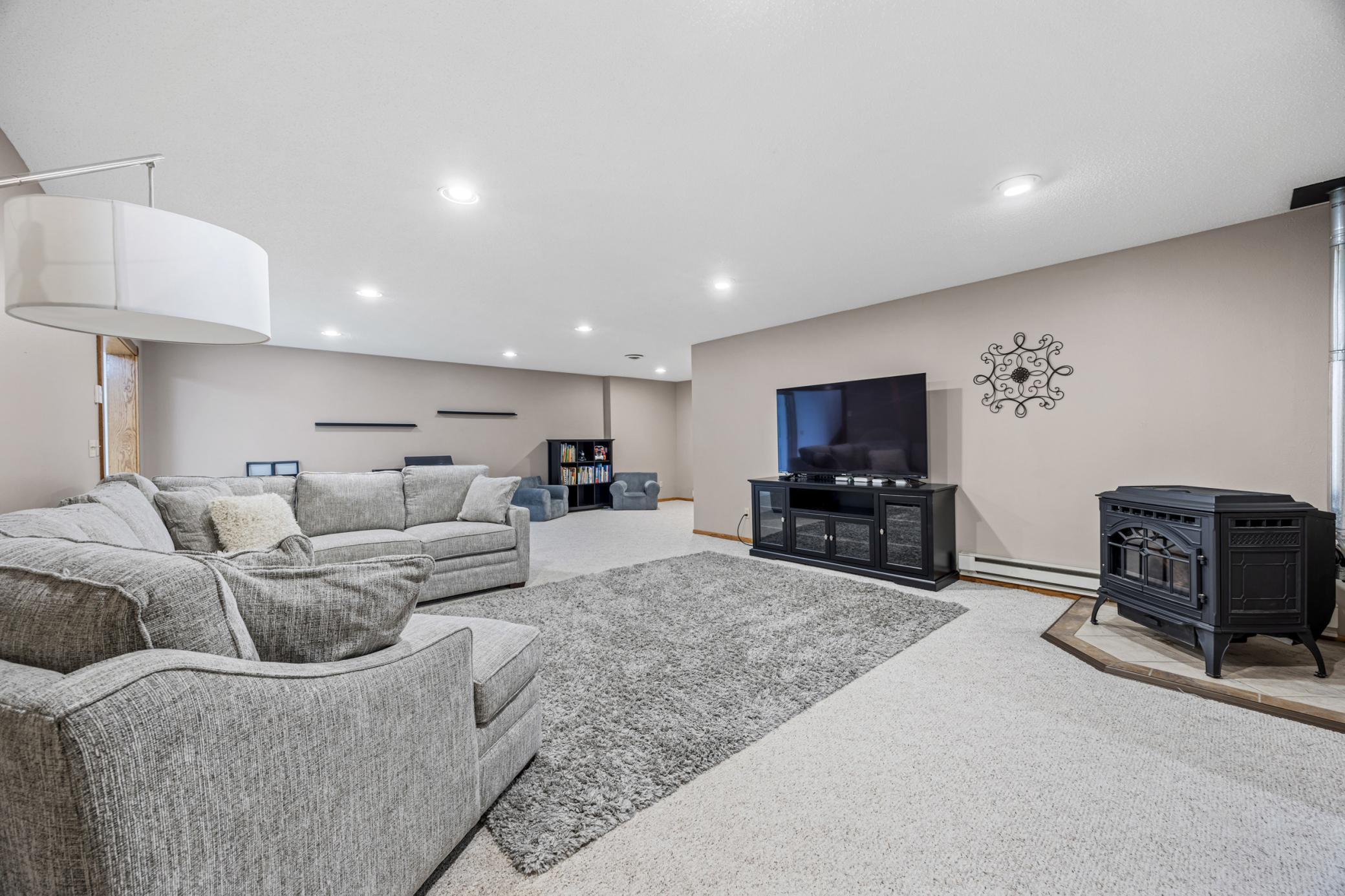 1992 single family home for sale at 412 DAISY Lane in Ada, MN — 5 bed, 4 bath (photo 31 of 43)