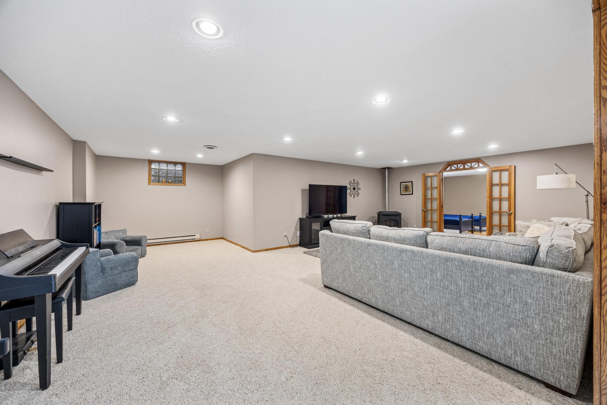 1992 single family home for sale at 412 DAISY Lane in Ada, MN — 5 bed, 4 bath (photo 32 of 43)