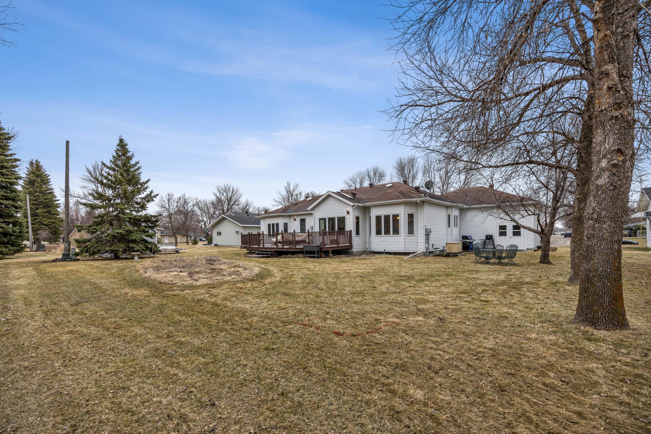1992 single family home for sale at 412 DAISY Lane in Ada, MN — 5 bed, 4 bath (photo 39 of 43)
