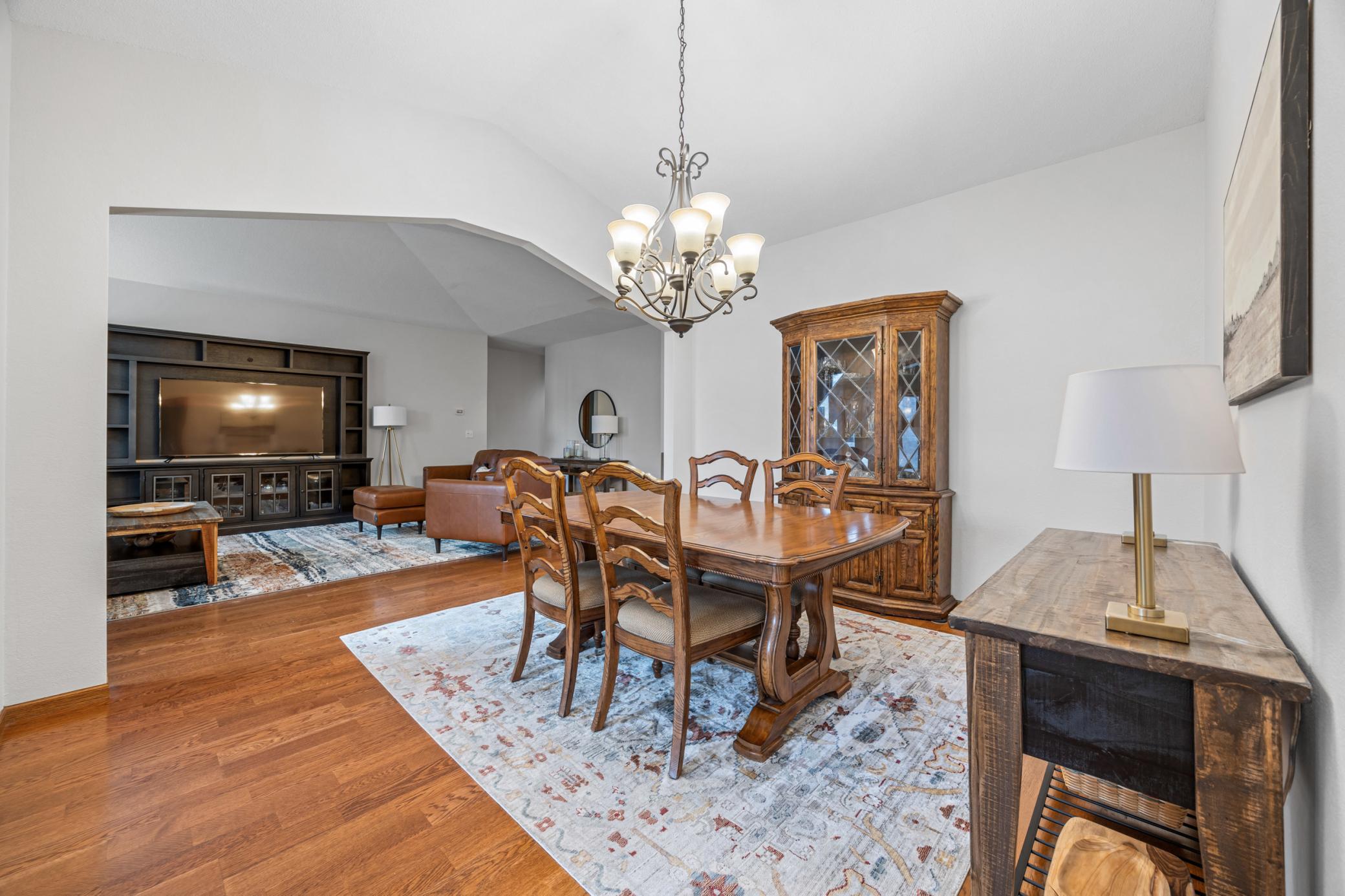 1992 single family home for sale at 412 DAISY Lane in Ada, MN — 5 bed, 4 bath (photo 8 of 43)