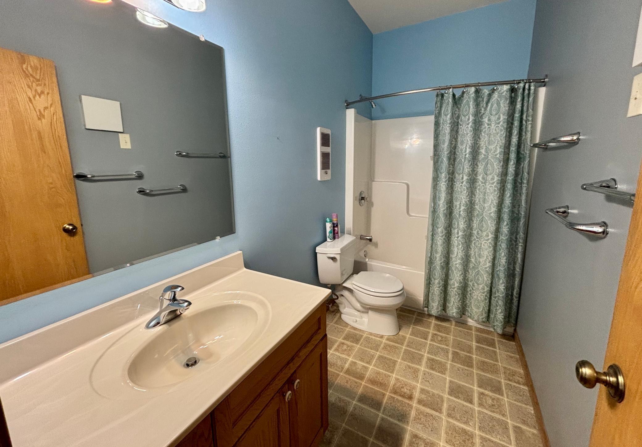 2001 single family home for sale at 322 Oriole Avenue N in Thief River Falls, MN — 4 bed, 3 bath (photo 13 of 33)