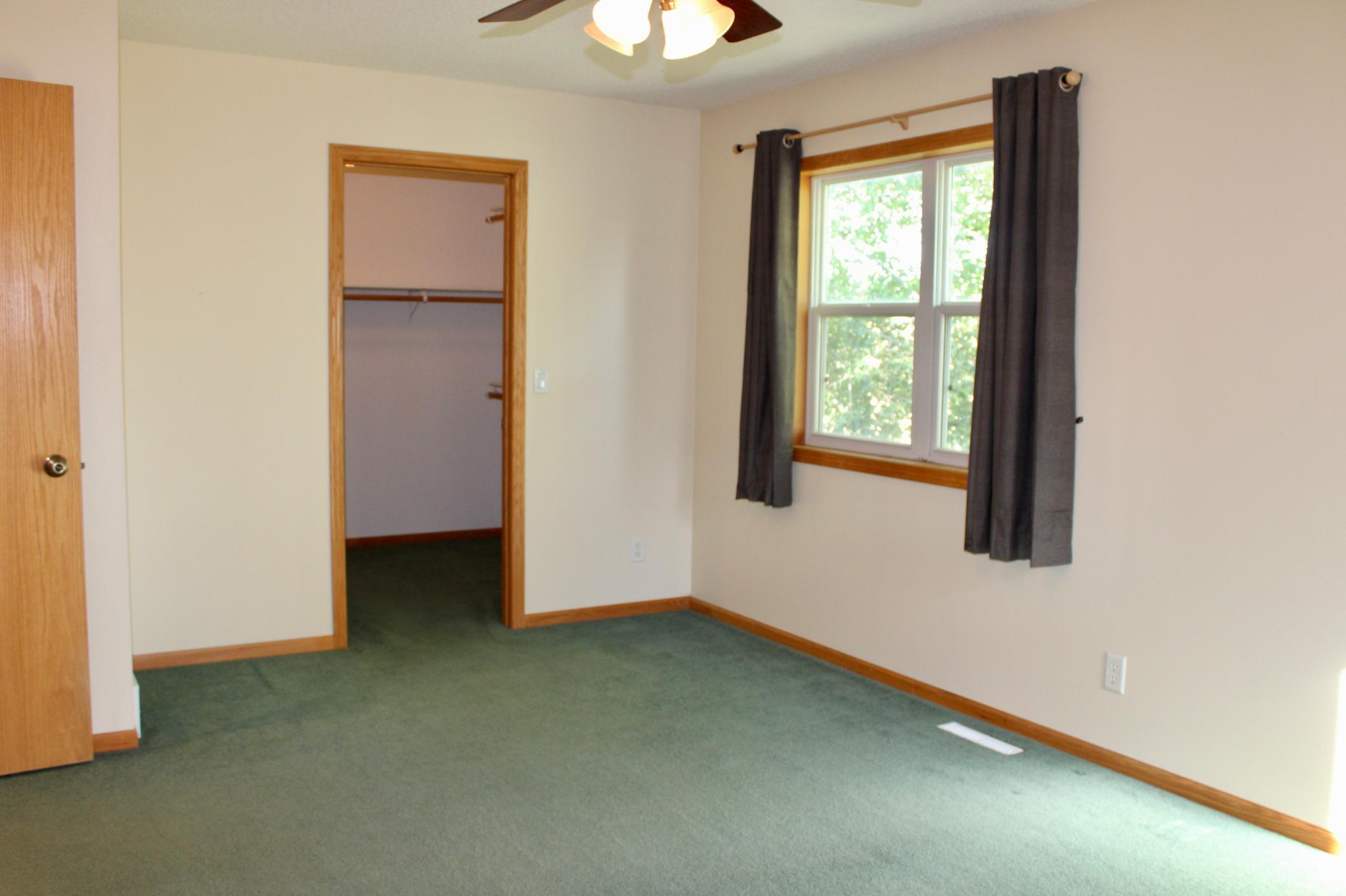 2001 single family home for sale at 322 Oriole Avenue N in Thief River Falls, MN — 4 bed, 3 bath (photo 21 of 33)