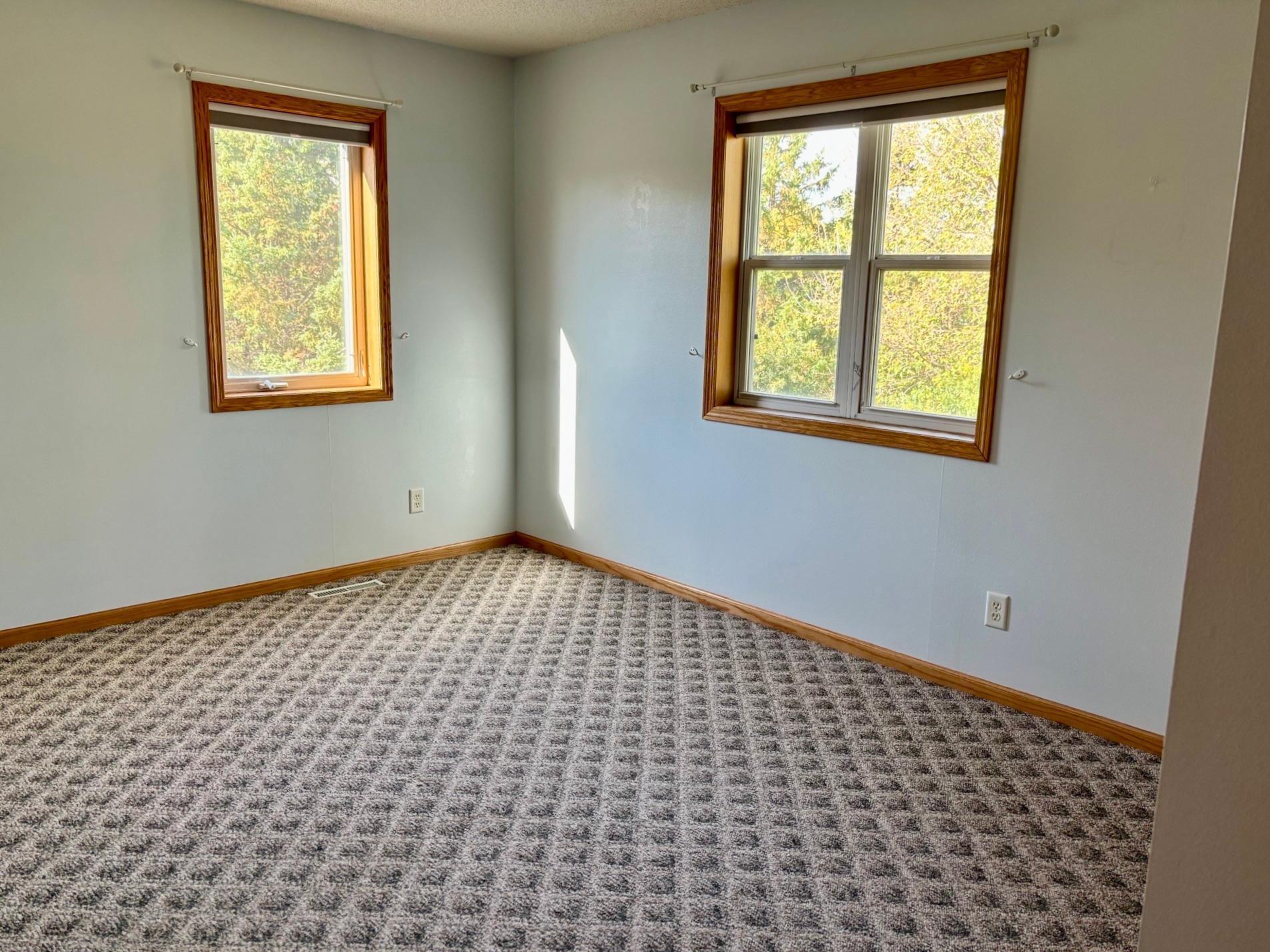 2001 single family home for sale at 322 Oriole Avenue N in Thief River Falls, MN — 4 bed, 3 bath (photo 22 of 33)