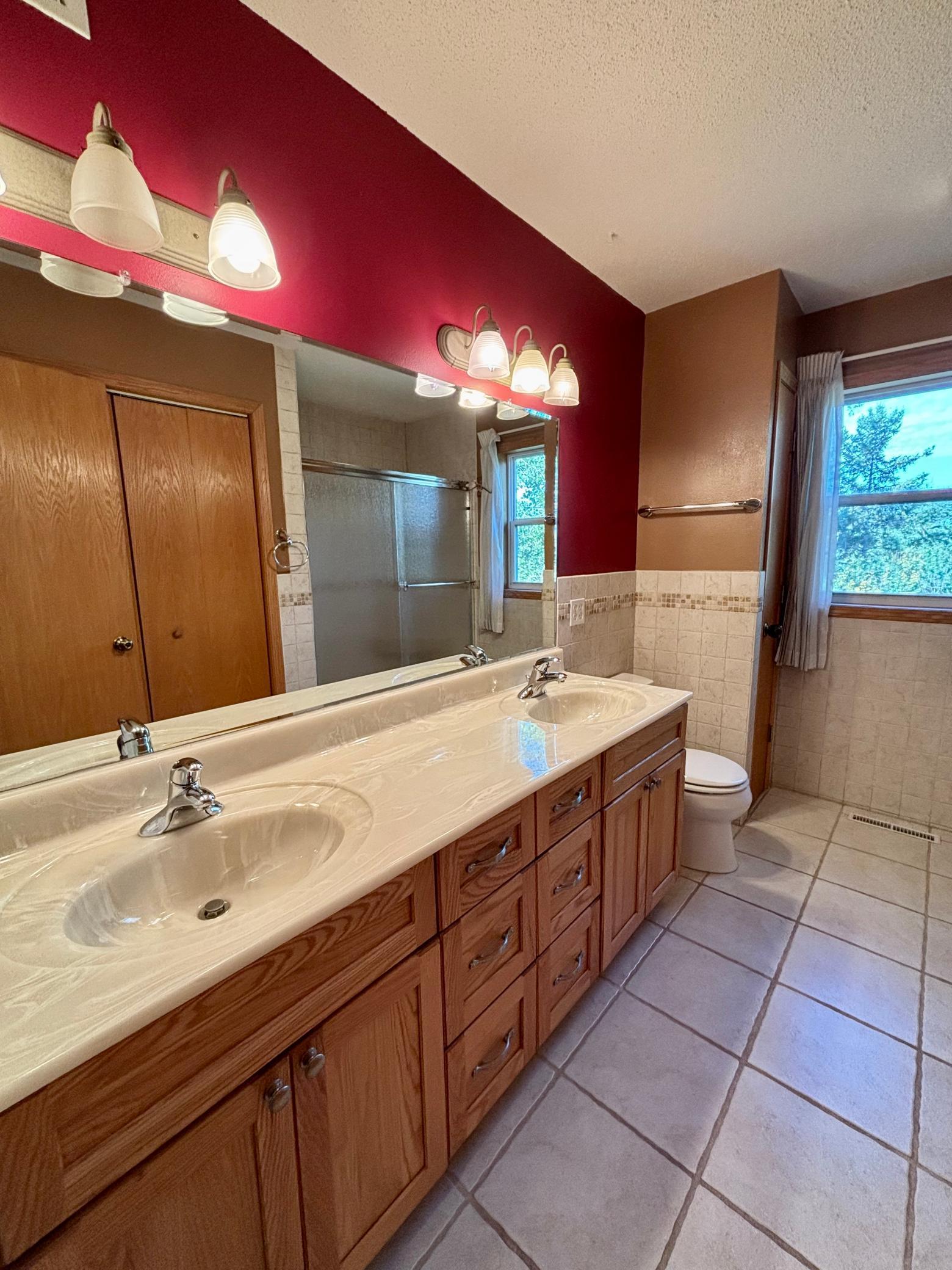 2001 single family home for sale at 322 Oriole Avenue N in Thief River Falls, MN — 4 bed, 3 bath (photo 24 of 33)
