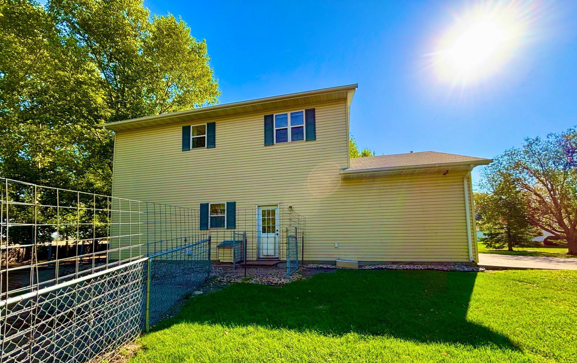 2001 single family home for sale at 322 Oriole Avenue N in Thief River Falls, MN — 4 bed, 3 bath (photo 30 of 33)
