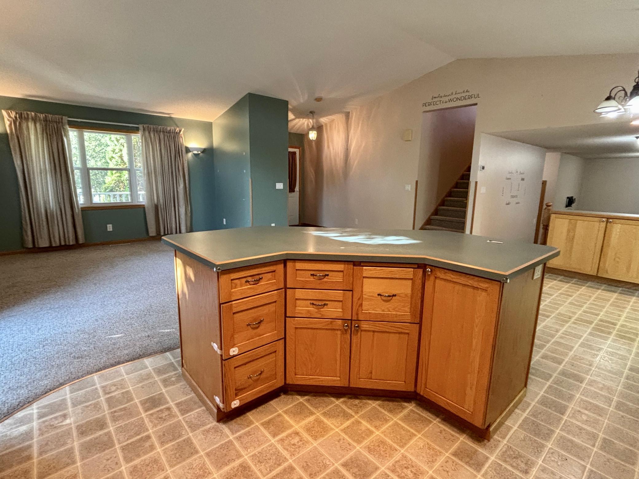 2001 single family home for sale at 322 Oriole Avenue N in Thief River Falls, MN — 4 bed, 3 bath (photo 7 of 33)