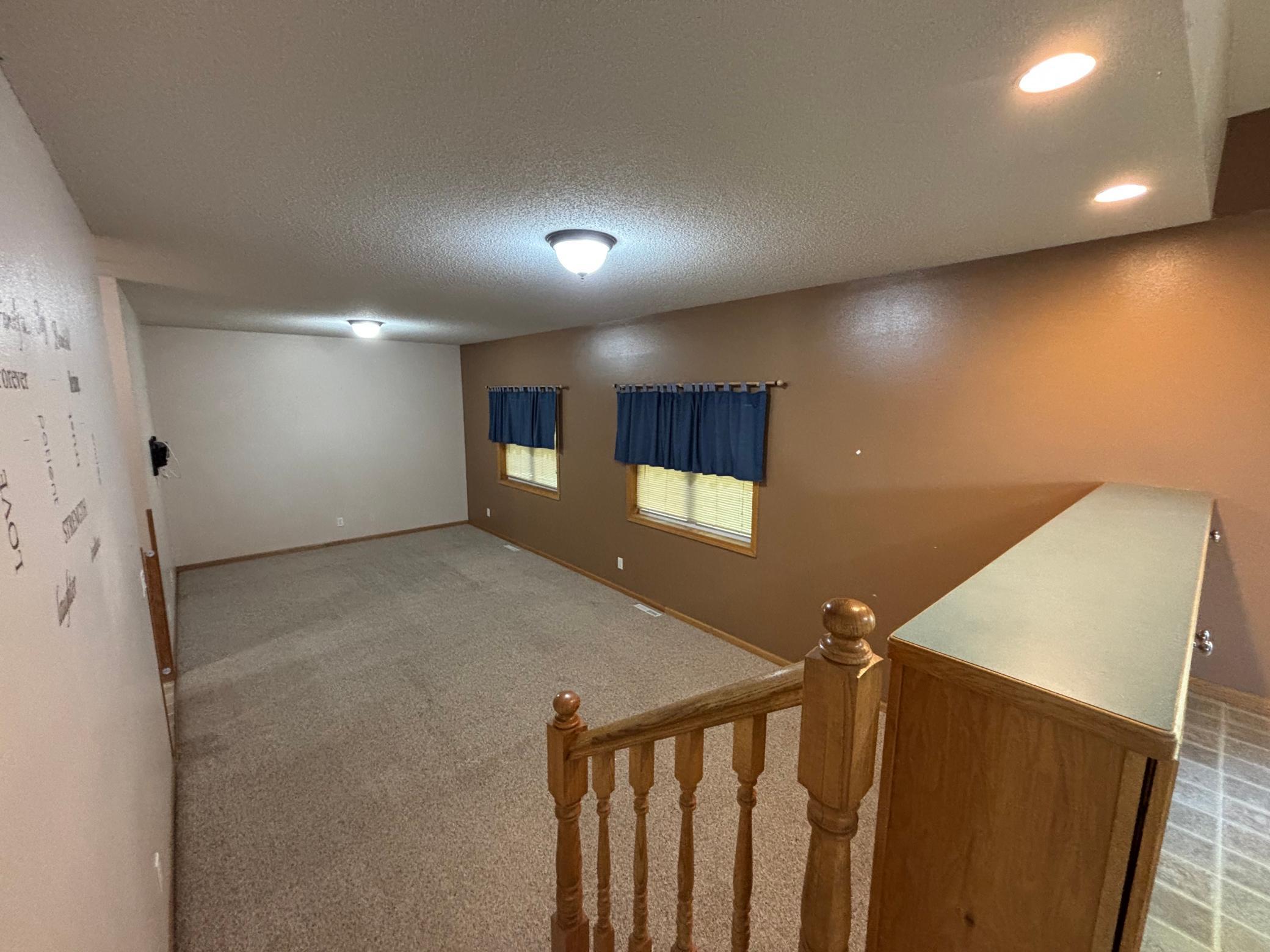 2001 single family home for sale at 322 Oriole Avenue N in Thief River Falls, MN — 4 bed, 3 bath (photo 10 of 33)
