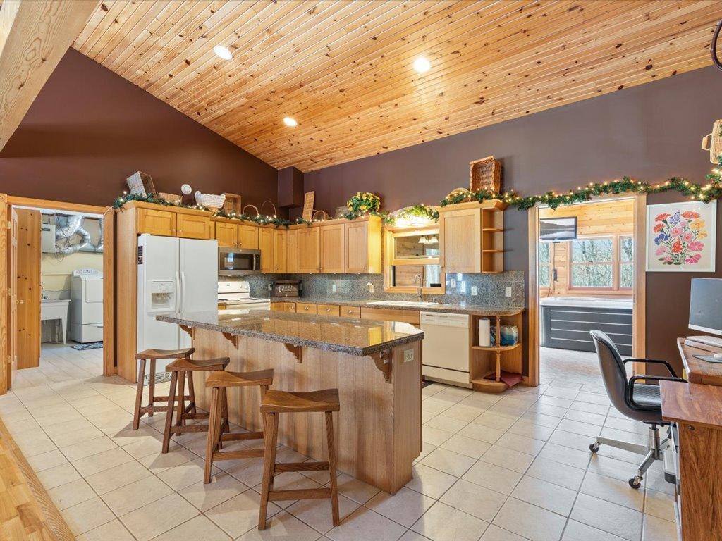 2002 single family home for sale at 16361 State 87 in Park Rapids, MN — 4 bed, 2 bath (photo 3 of 44)