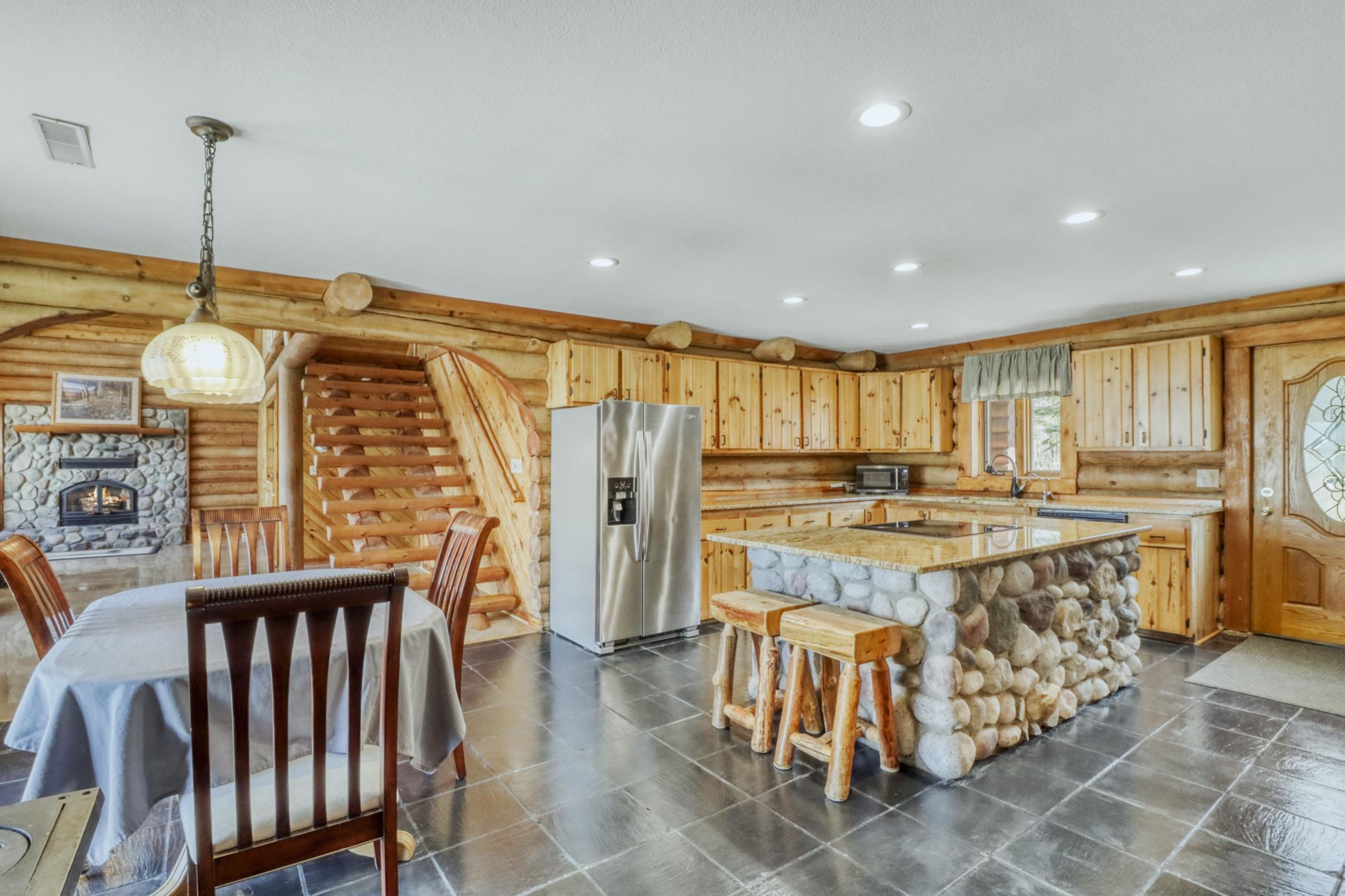 1992 single family home for sale at 21748 E Height Of Land Drive in Detroit Lakes, MN — 4 bed, 2 bath (photo 11 of 65)
