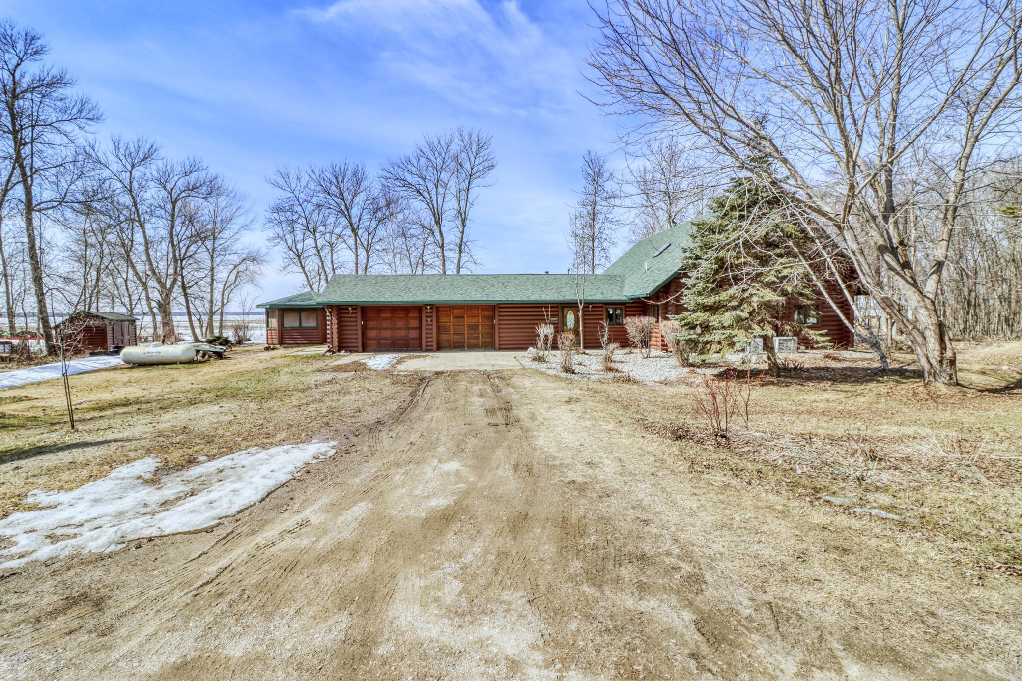 1992 single family home for sale at 21748 E Height Of Land Drive in Detroit Lakes, MN — 4 bed, 2 bath (photo 3 of 65)