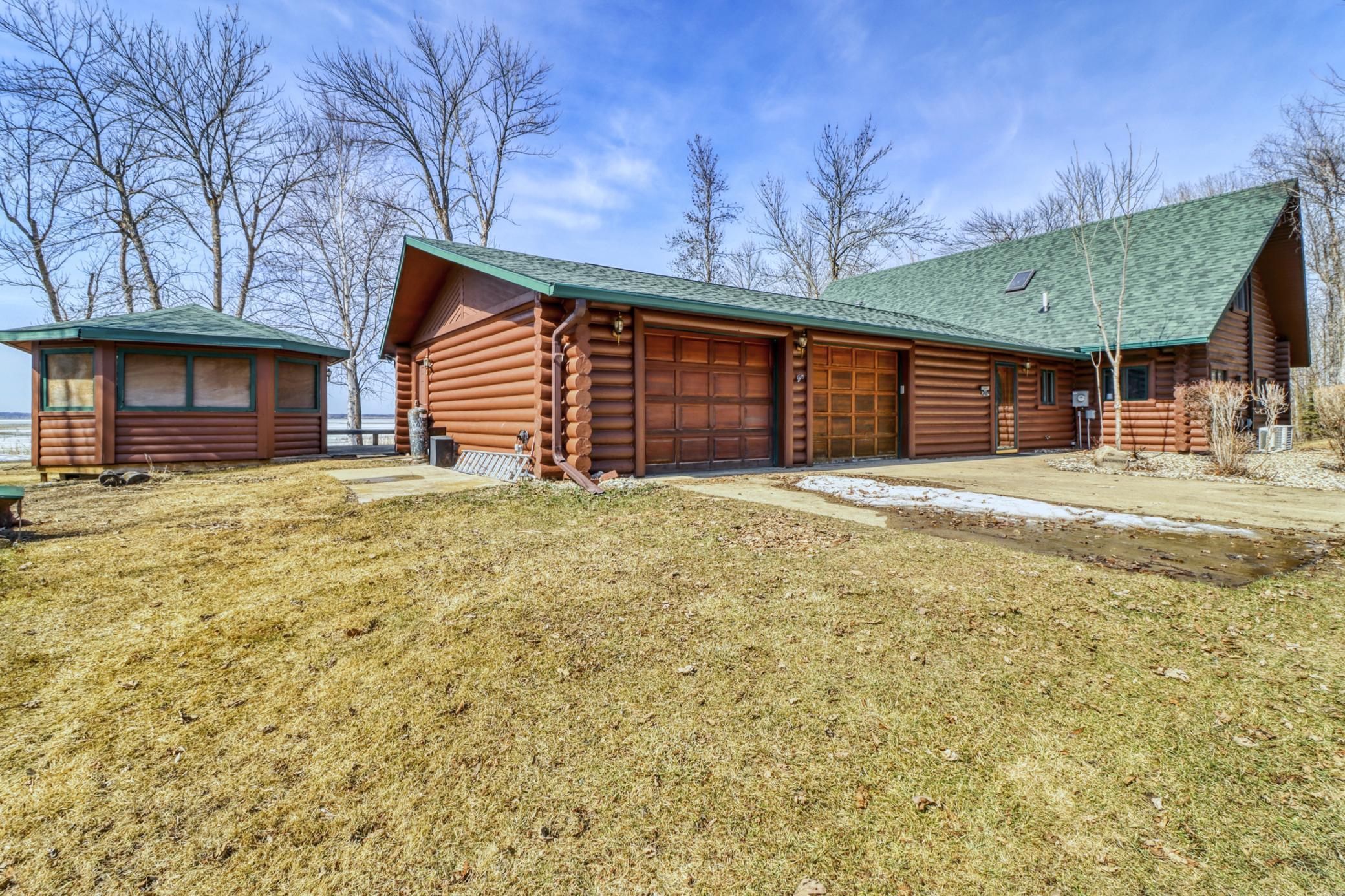 1992 single family home for sale at 21748 E Height Of Land Drive in Detroit Lakes, MN — 4 bed, 2 bath (photo 4 of 65)