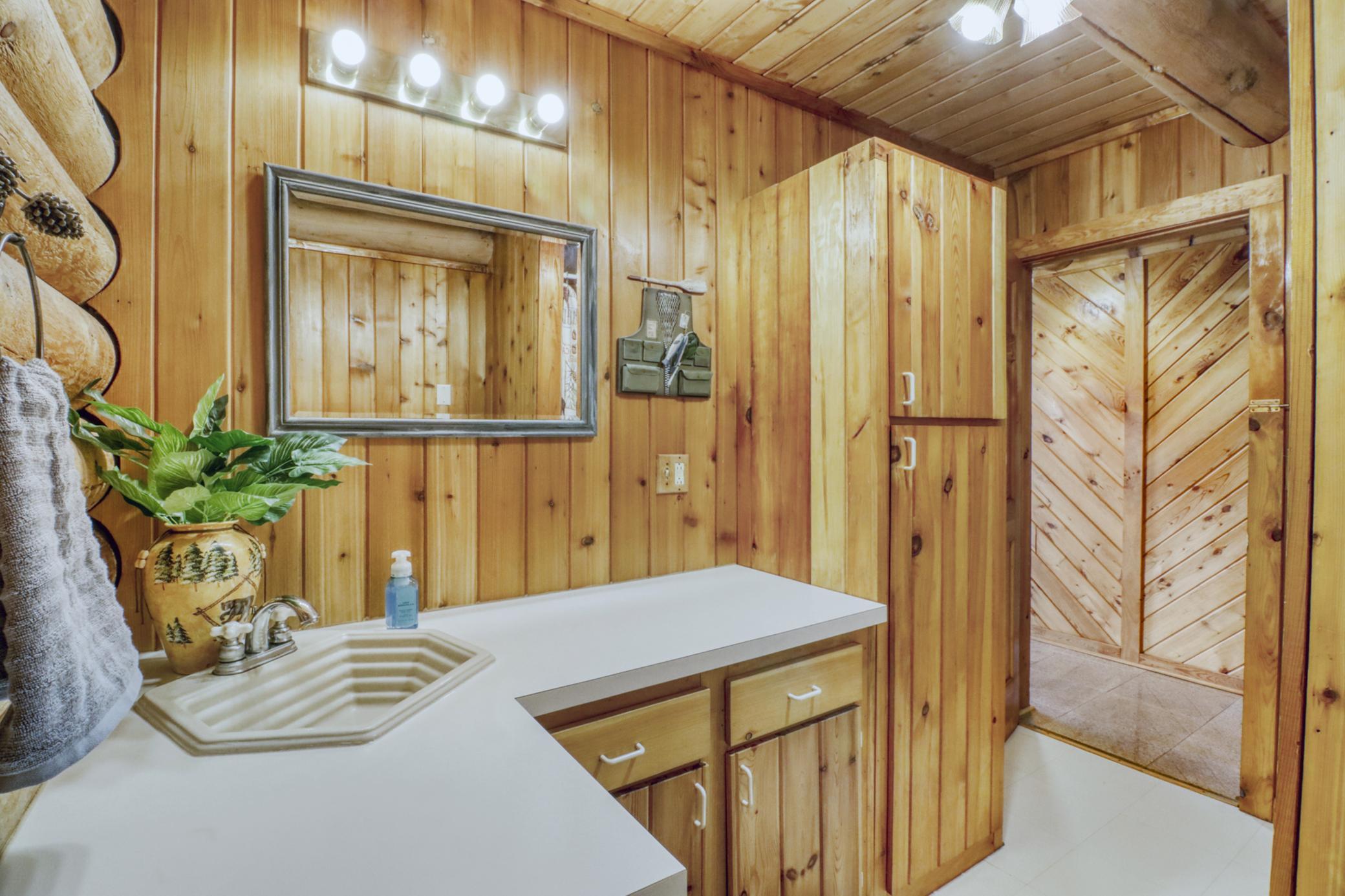 1992 single family home for sale at 21748 E Height Of Land Drive in Detroit Lakes, MN — 4 bed, 2 bath (photo 42 of 65)
