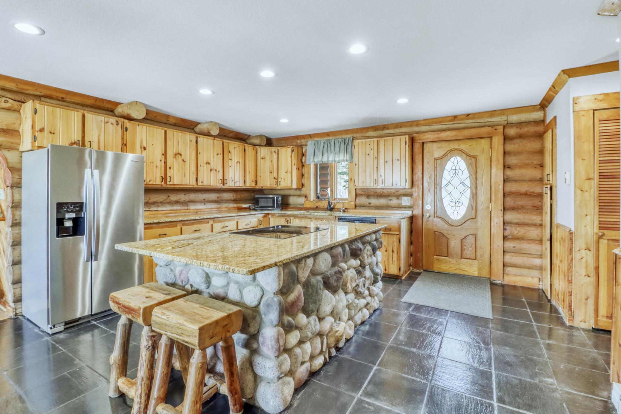 1992 single family home for sale at 21748 E Height Of Land Drive in Detroit Lakes, MN — 4 bed, 2 bath (photo 6 of 65)