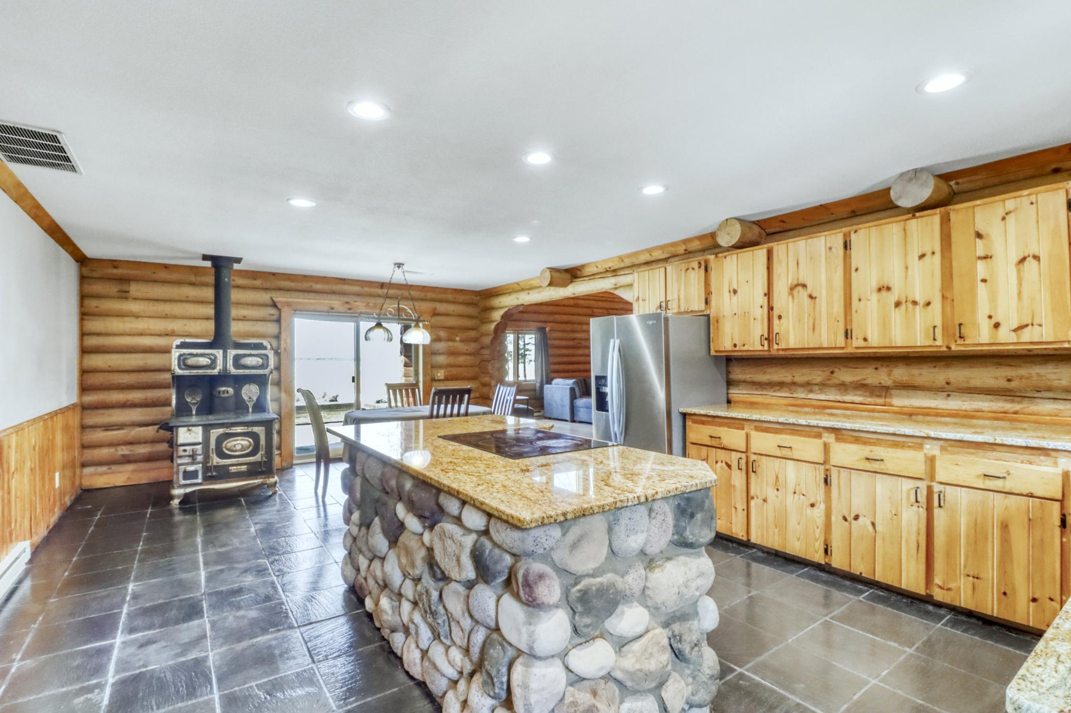 1992 single family home for sale at 21748 E Height Of Land Drive in Detroit Lakes, MN — 4 bed, 2 bath (photo 8 of 65)