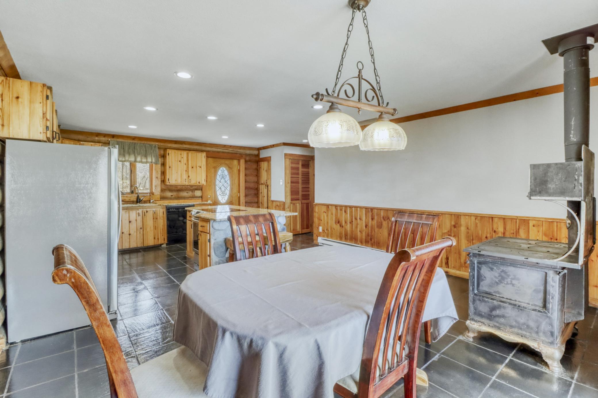1992 single family home for sale at 21748 E Height Of Land Drive in Detroit Lakes, MN — 4 bed, 2 bath (photo 10 of 65)