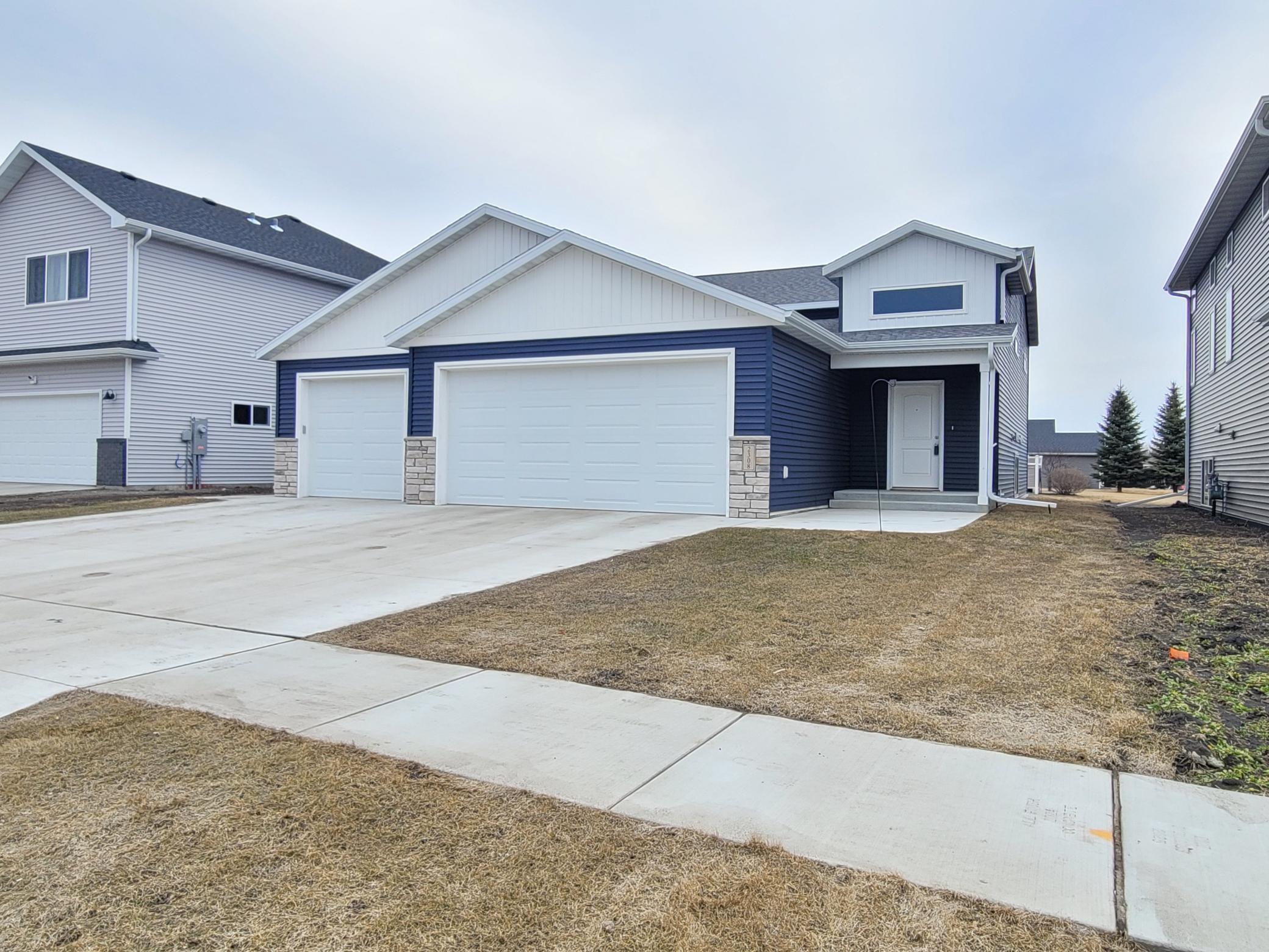 2024 single family home for sale at 2308 36th Avenue S in Moorhead, MN — 4 bed, 2 bath (photo 2 of 31)
