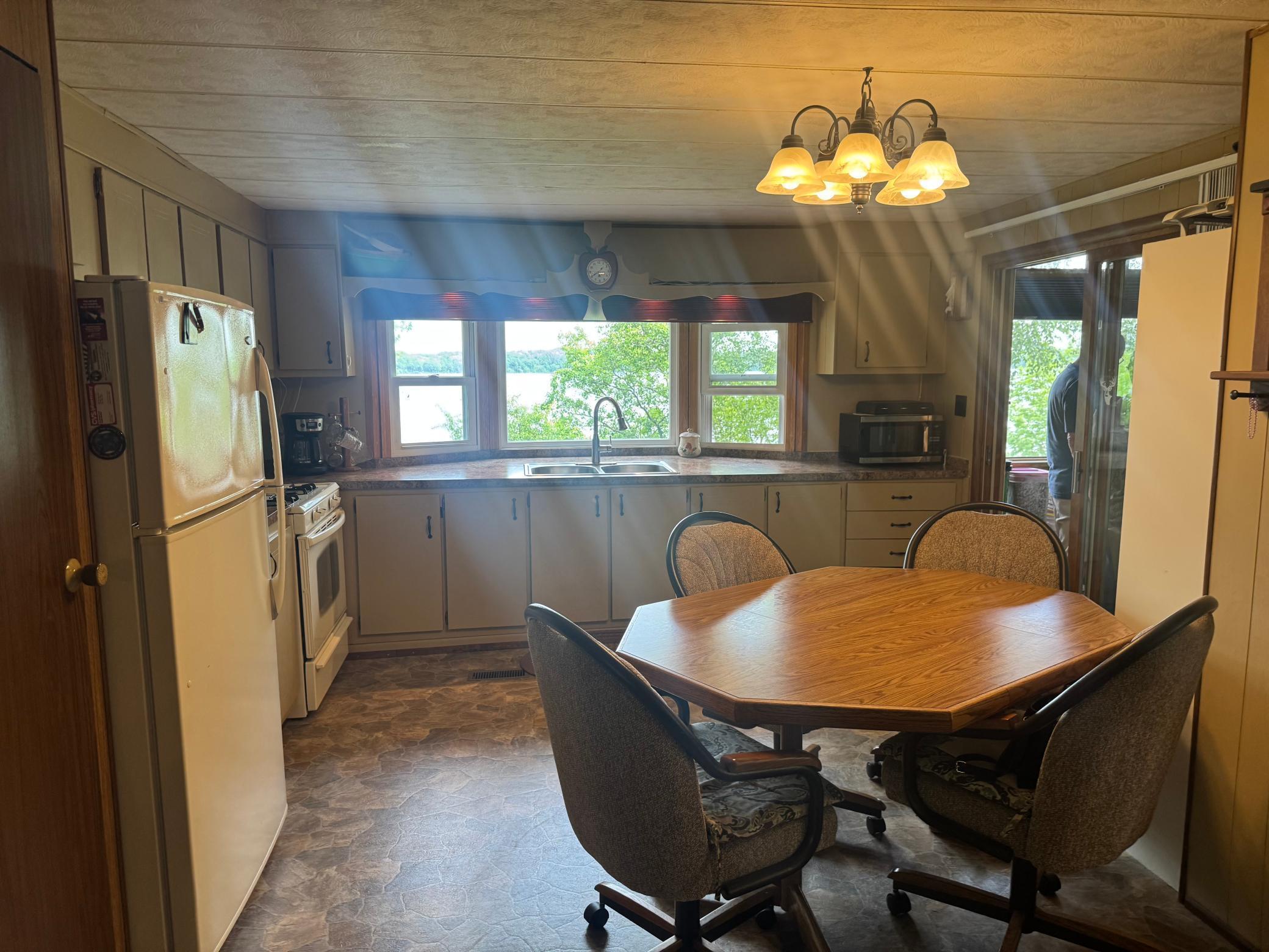 1974 single family home for sale at 1707 Crosby Court SE, Unit 10 in Bemidji, MN — 2 bed, 1 bath (photo 9 of 32)