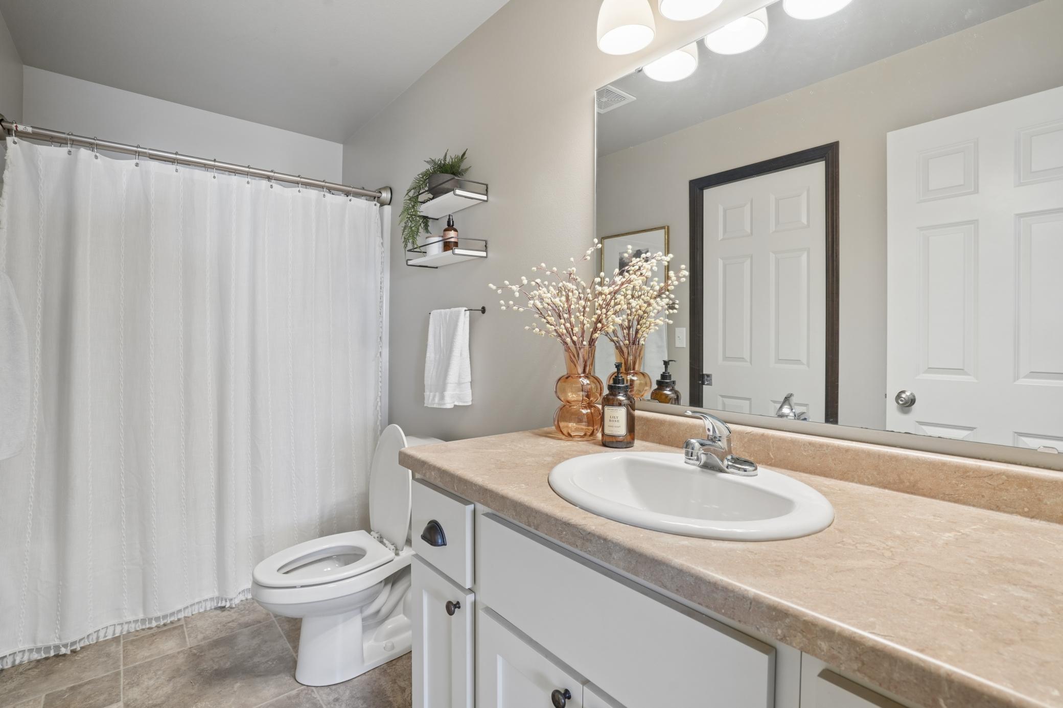 2015 single family home for sale at 5594 Justice Drive S in Fargo, ND — 4 bed, 2 bath (photo 14 of 25)