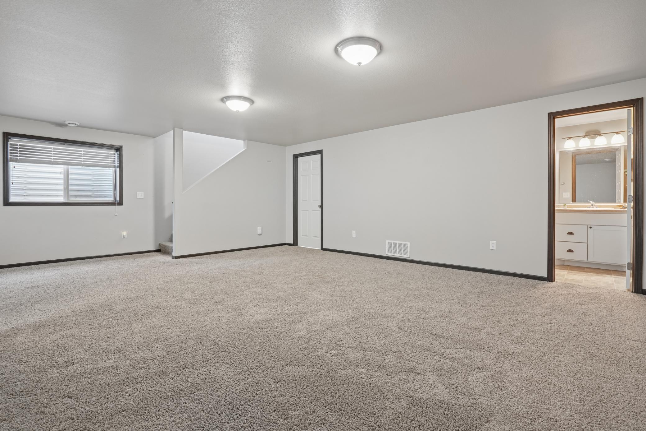 2015 single family home for sale at 5594 Justice Drive S in Fargo, ND — 4 bed, 2 bath (photo 16 of 25)
