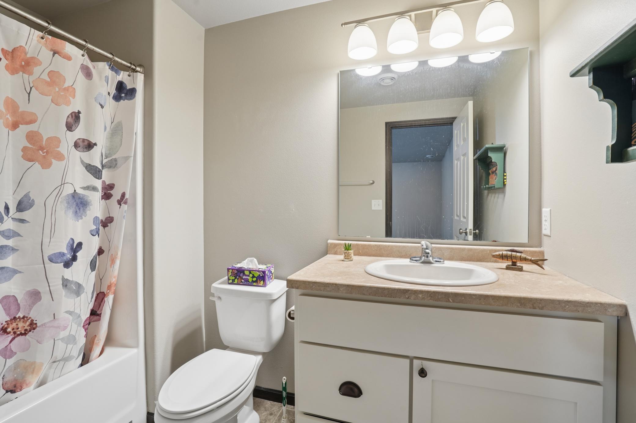 2015 single family home for sale at 5594 Justice Drive S in Fargo, ND — 4 bed, 2 bath (photo 17 of 25)