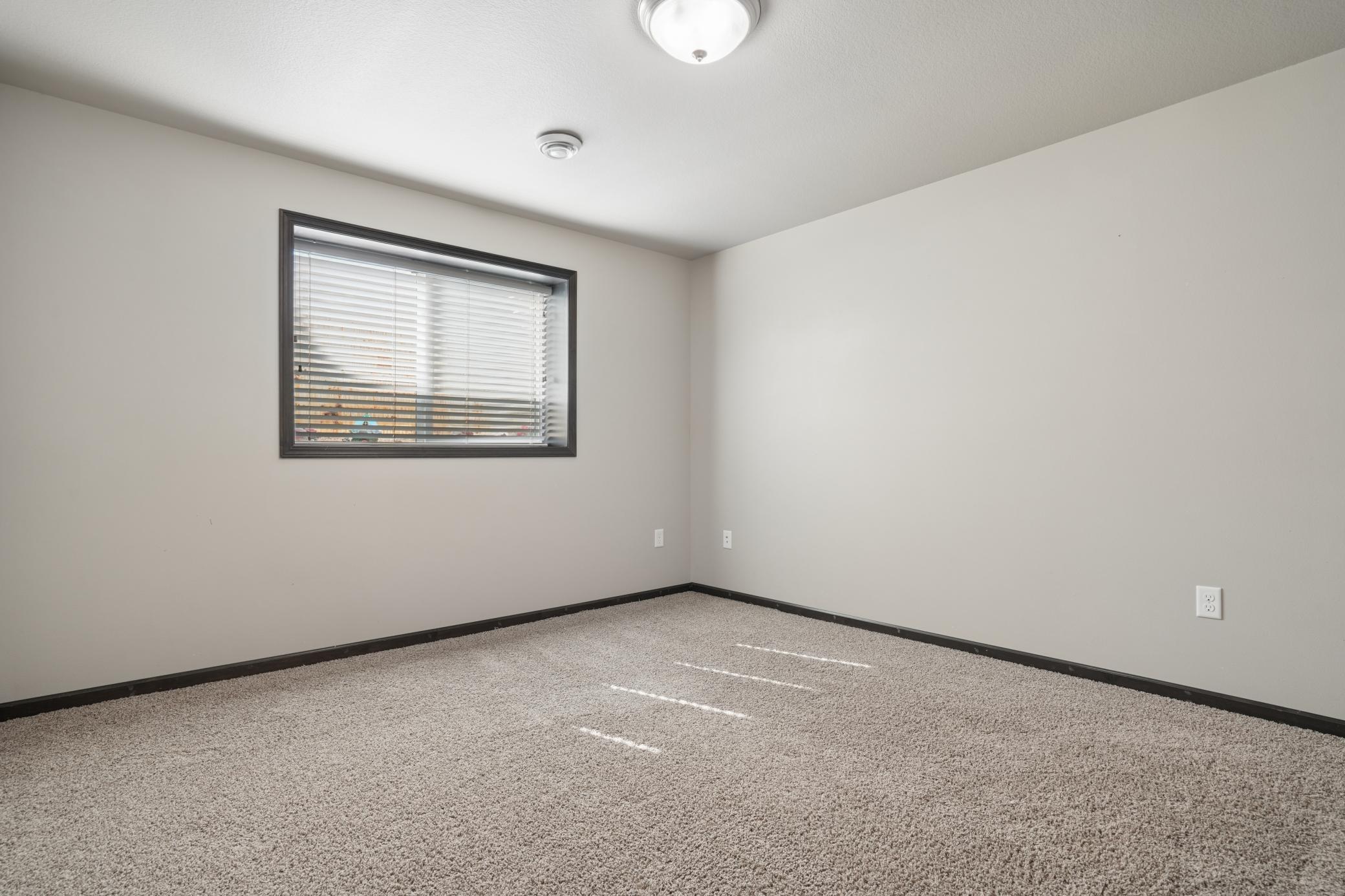 2015 single family home for sale at 5594 Justice Drive S in Fargo, ND — 4 bed, 2 bath (photo 18 of 25)